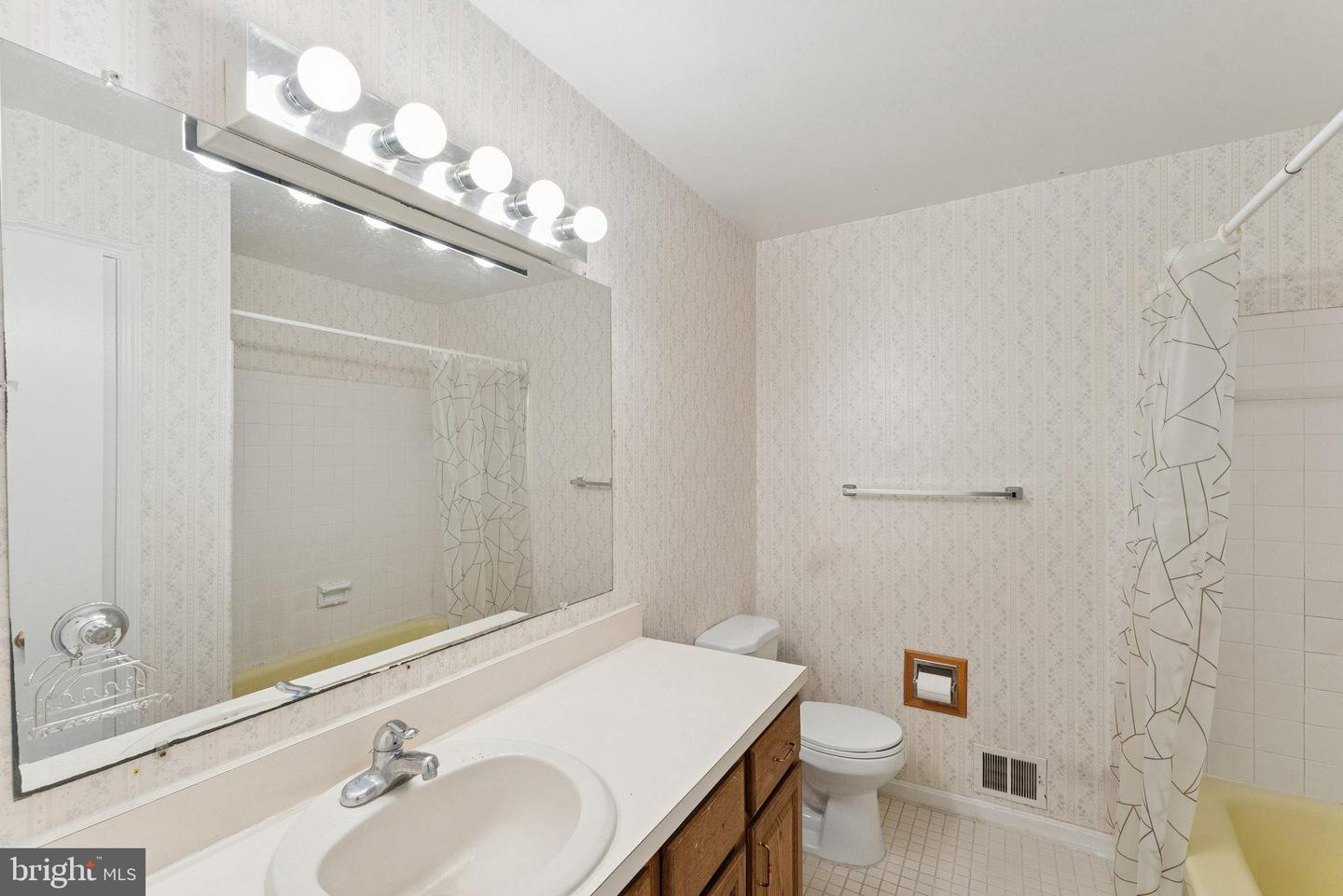 4624 BRAEBURN DR, FAIRFAX, Virginia 22032, 5 Bedrooms Bedrooms, 8 Rooms Rooms,3 BathroomsBathrooms,Residential,For sale,4624 BRAEBURN DR,VAFX2262454 MLS # VAFX2262454