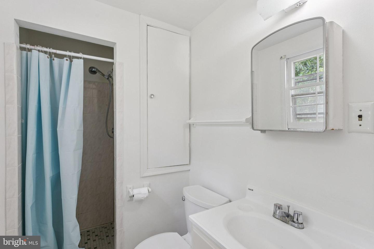 4624 BRAEBURN DR, FAIRFAX, Virginia 22032, 5 Bedrooms Bedrooms, 8 Rooms Rooms,3 BathroomsBathrooms,Residential,For sale,4624 BRAEBURN DR,VAFX2262454 MLS # VAFX2262454