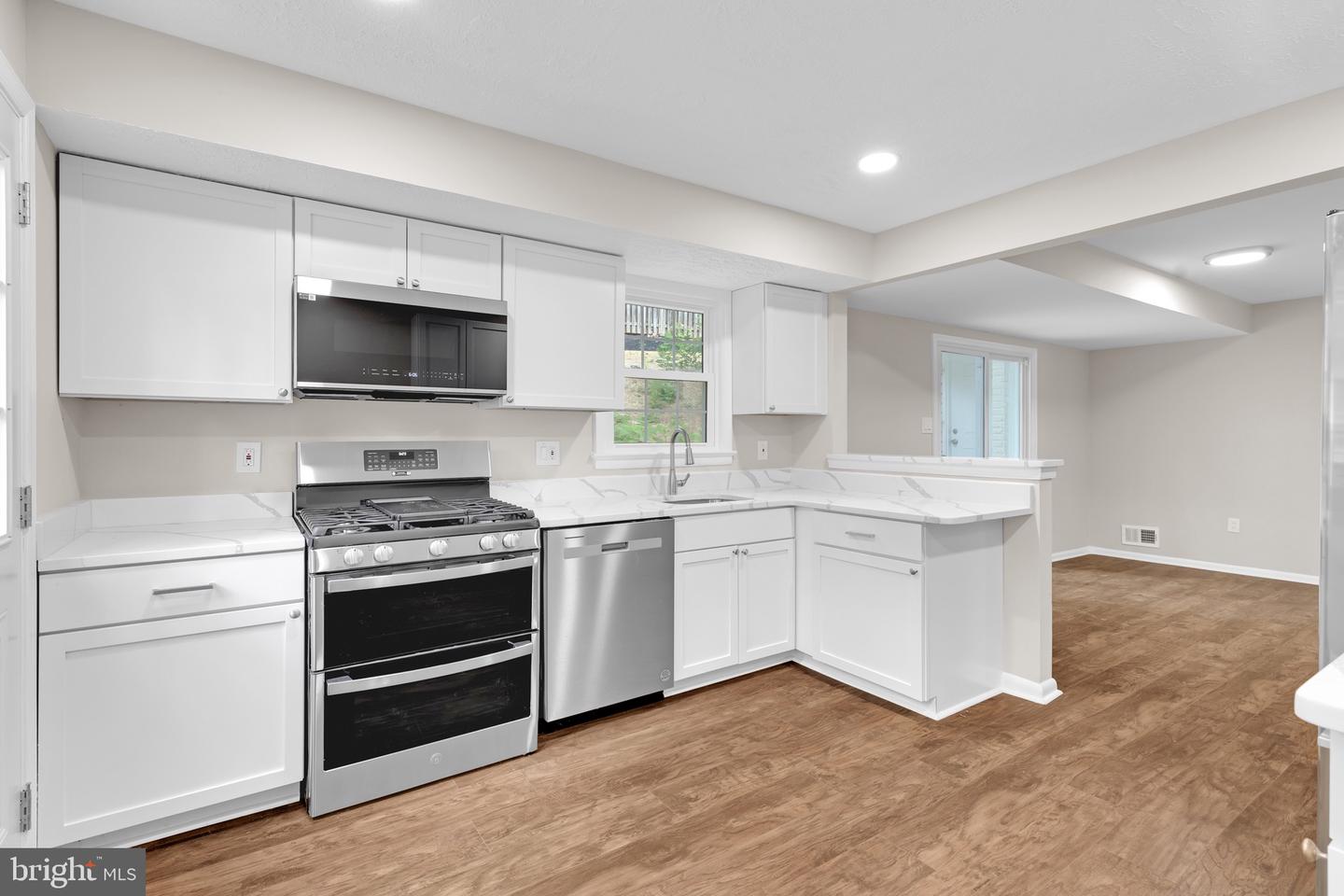 3009 S HILL ST, ARLINGTON, Virginia 22202, 5 Bedrooms Bedrooms, ,2 BathroomsBathrooms,Residential,For sale,3009 S HILL ST,VAAR2062546 MLS # VAAR2062546