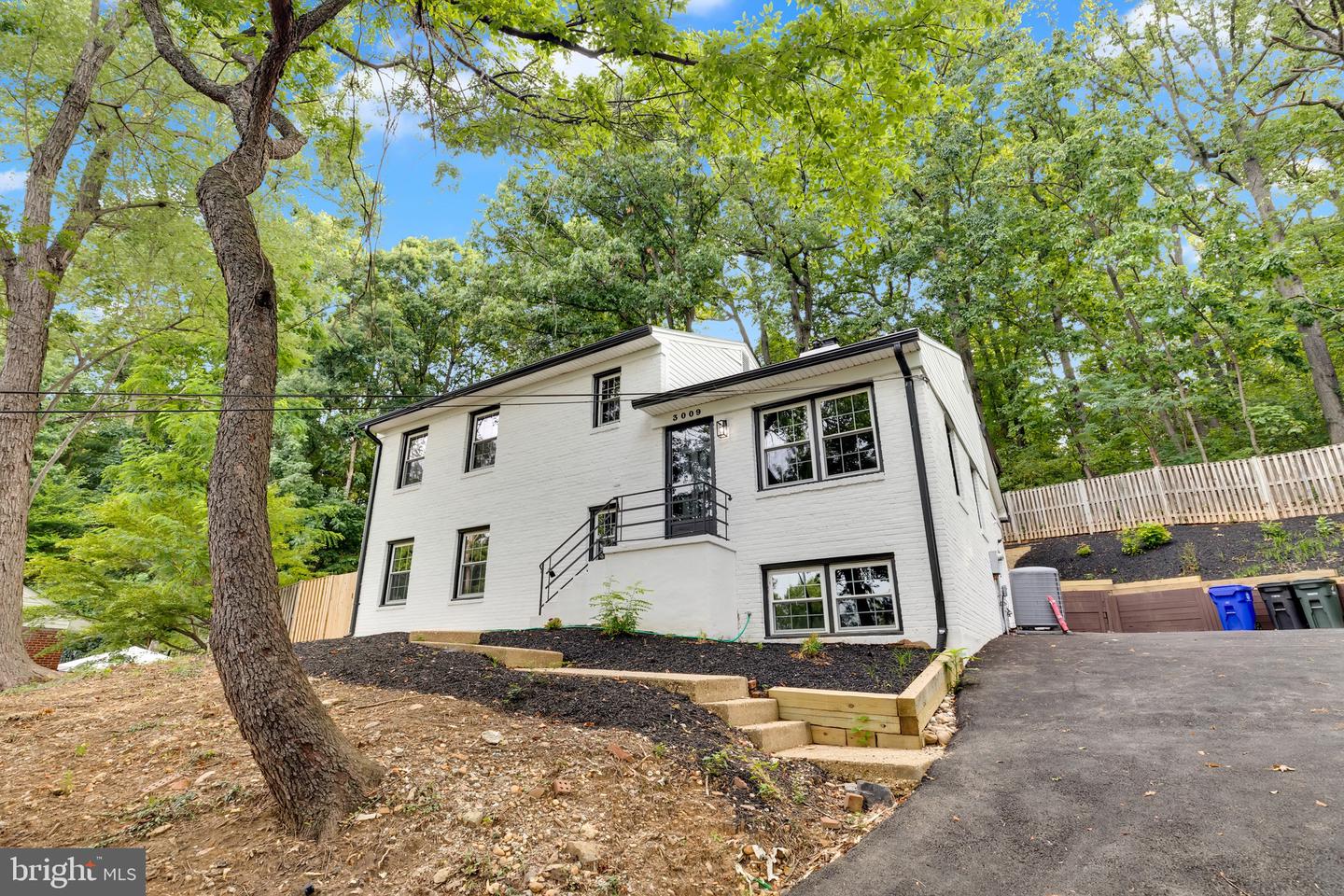 3009 S HILL ST, ARLINGTON, Virginia 22202, 5 Bedrooms Bedrooms, ,2 BathroomsBathrooms,Residential,For sale,3009 S HILL ST,VAAR2062546 MLS # VAAR2062546