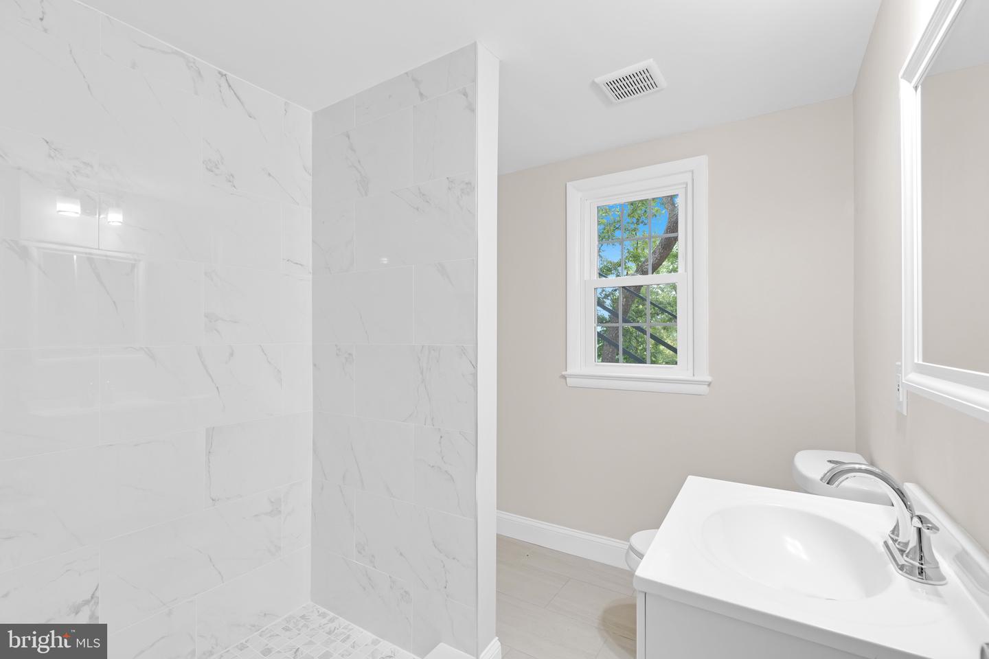 3009 S HILL ST, ARLINGTON, Virginia 22202, 5 Bedrooms Bedrooms, ,2 BathroomsBathrooms,Residential,For sale,3009 S HILL ST,VAAR2062546 MLS # VAAR2062546