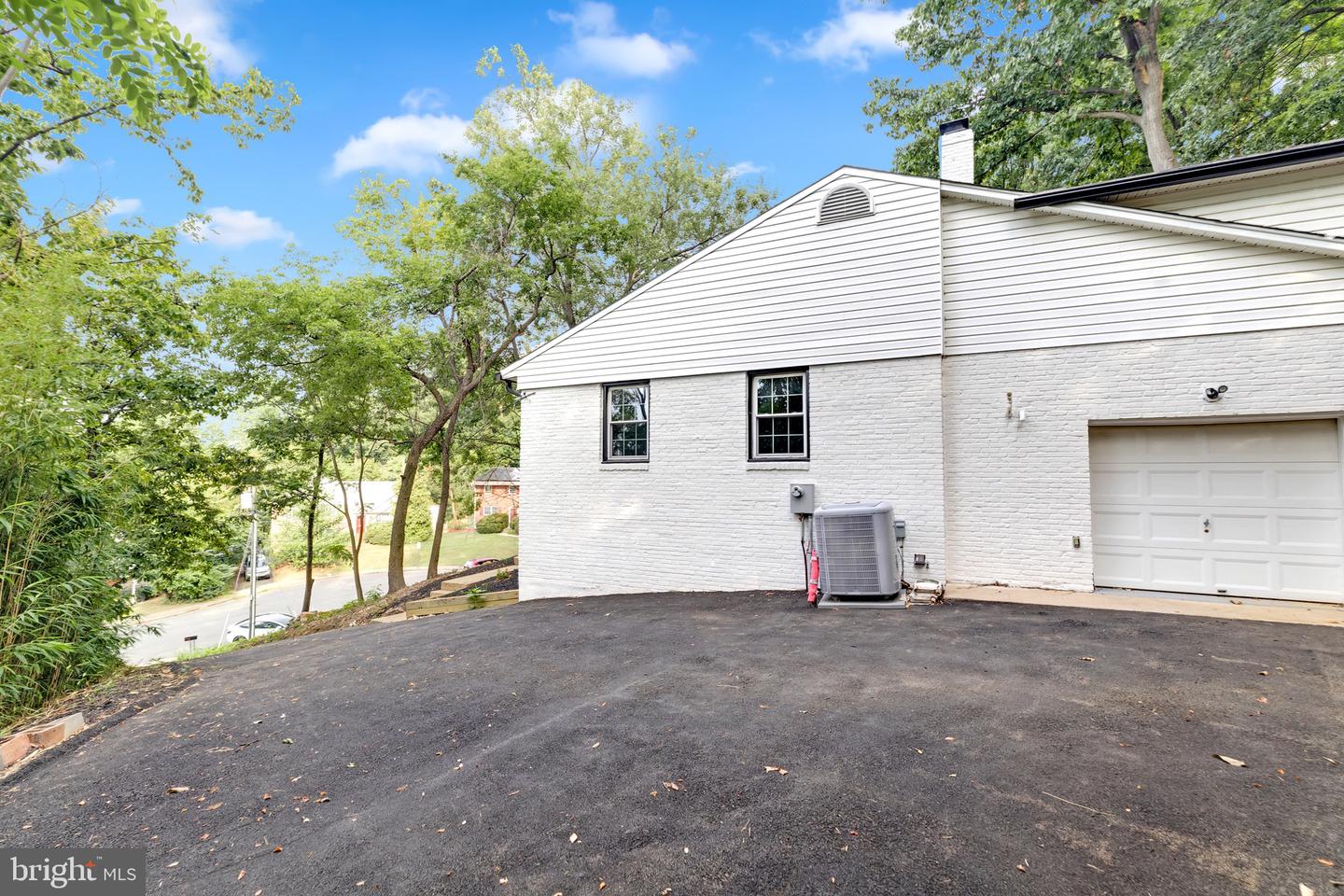 3009 S HILL ST, ARLINGTON, Virginia 22202, 5 Bedrooms Bedrooms, ,2 BathroomsBathrooms,Residential,For sale,3009 S HILL ST,VAAR2062546 MLS # VAAR2062546