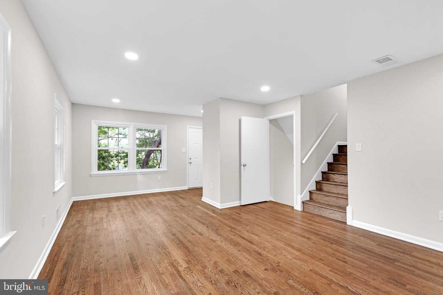 3009 S HILL ST, ARLINGTON, Virginia 22202, 5 Bedrooms Bedrooms, ,2 BathroomsBathrooms,Residential,For sale,3009 S HILL ST,VAAR2062546 MLS # VAAR2062546
