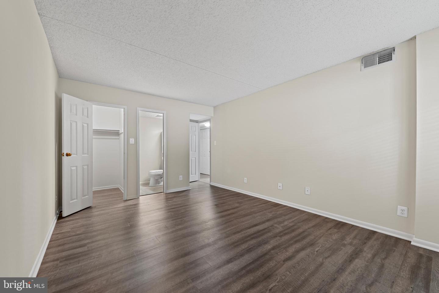 11841 SHIRE CT #2C, RESTON, Virginia 20191, 2 Bedrooms Bedrooms, 4 Rooms Rooms,1 BathroomBathrooms,Residential,For sale,11841 SHIRE CT #2C,VAFX2262564 MLS # VAFX2262564