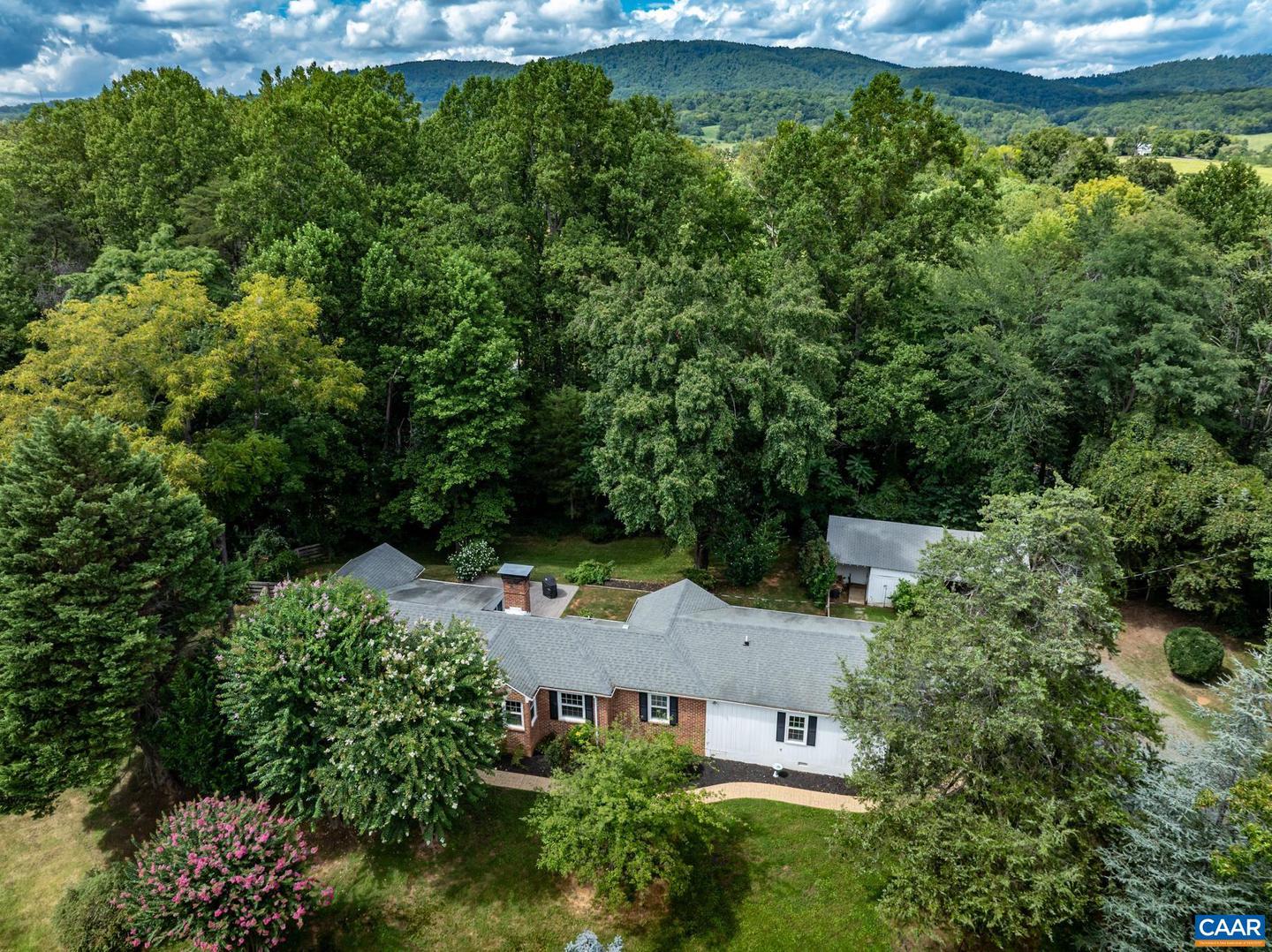 3304 KESWICK RD, KESWICK, Virginia 22947, 3 Bedrooms Bedrooms, ,2 BathroomsBathrooms,Residential,For sale,3304 KESWICK RD,668087 MLS # 668087