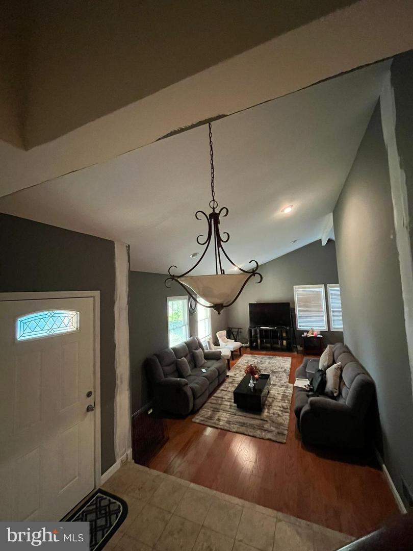 111 PARK HILL LN, STERLING, Virginia 20164, 4 Bedrooms Bedrooms, ,3 BathroomsBathrooms,Residential,For sale,111 PARK HILL LN,VALO2105060 MLS # VALO2105060