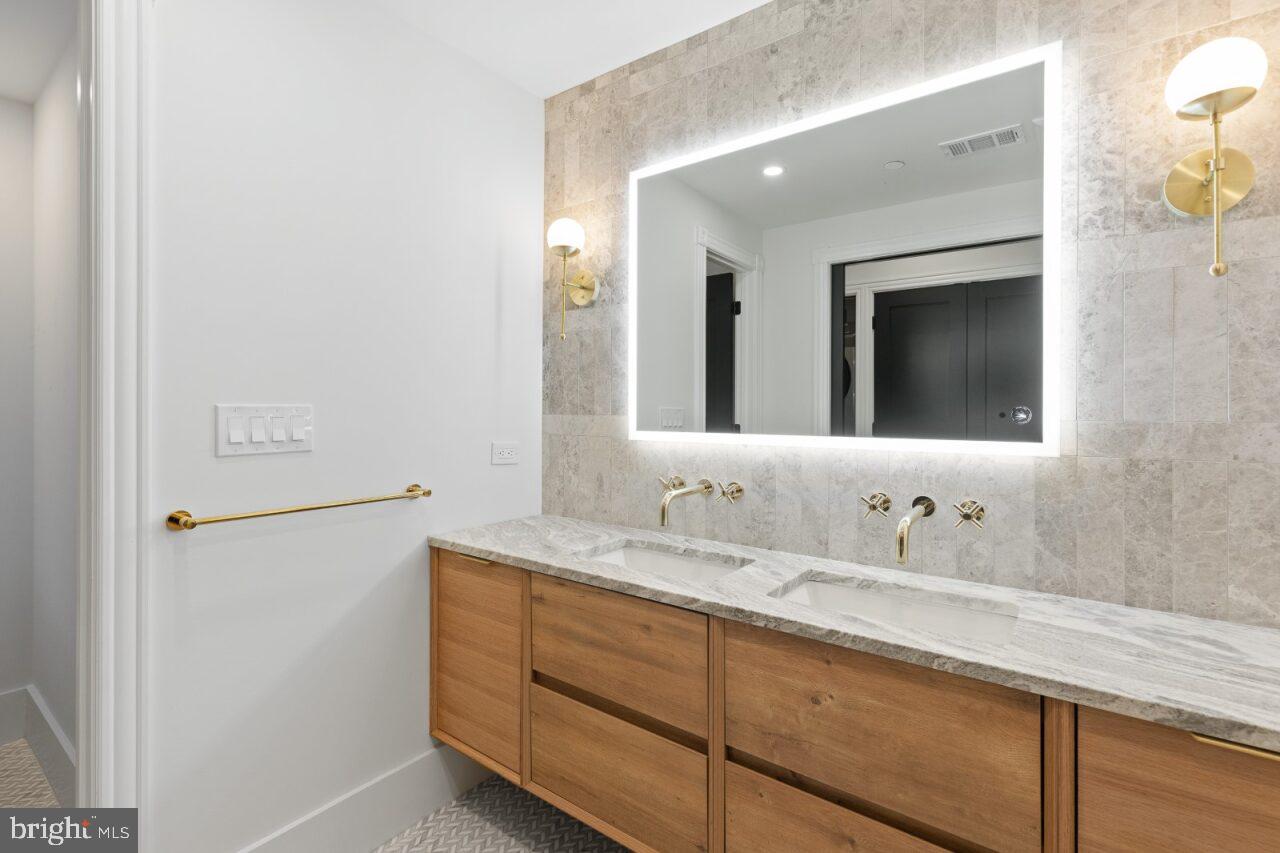 441 Q ST NW #1, WASHINGTON, District Of Columbia 20001, 3 Bedrooms Bedrooms, ,3 BathroomsBathrooms,Residential,For sale,441 Q ST NW #1,DCDC2216226 MLS # DCDC2216226