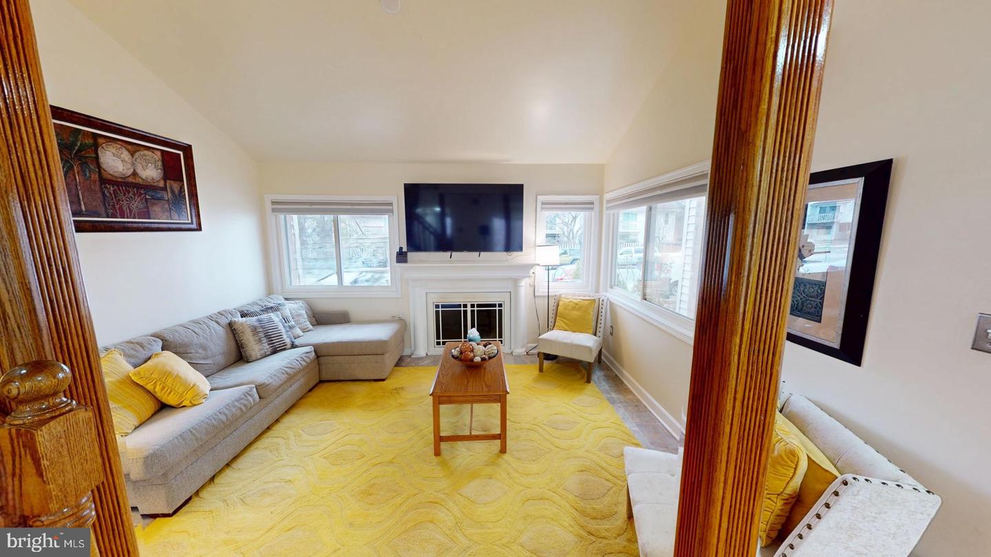 2217 SAUNDERS DR, HERNDON, Virginia 20170, 2 Bedrooms Bedrooms, ,2 BathroomsBathrooms,Residential,For sale,2217 SAUNDERS DR,VAFX2262666 MLS # VAFX2262666