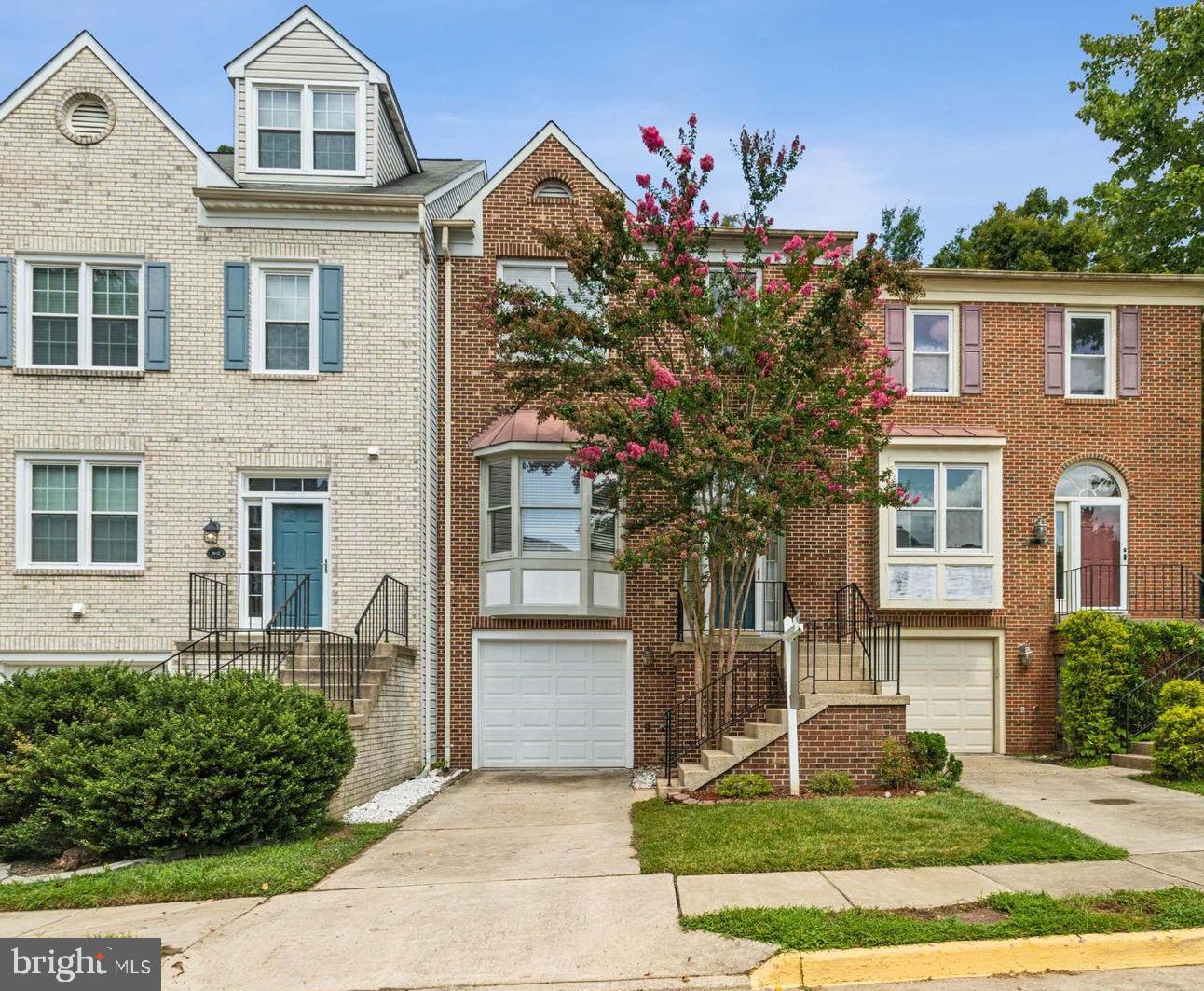 8110 SQUIRREL RUN RD, SPRINGFIELD, Virginia 22152, 3 Bedrooms Bedrooms, ,2 BathroomsBathrooms,Residential,For sale,8110 SQUIRREL RUN RD,VAFX2262722 MLS # VAFX2262722