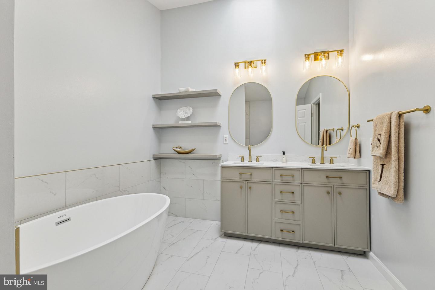 8110 SQUIRREL RUN RD, SPRINGFIELD, Virginia 22152, 3 Bedrooms Bedrooms, ,2 BathroomsBathrooms,Residential,For sale,8110 SQUIRREL RUN RD,VAFX2262722 MLS # VAFX2262722