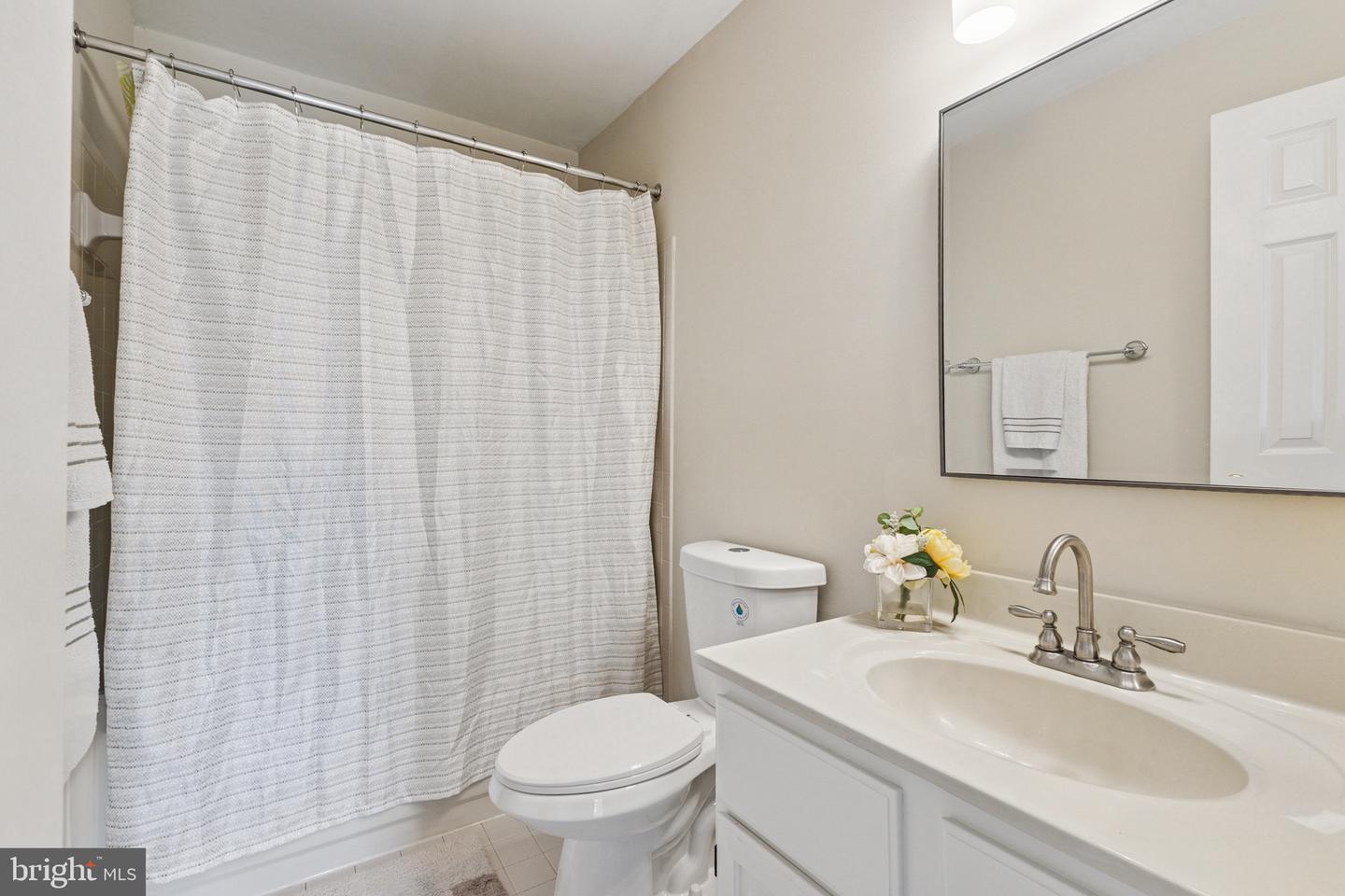 8110 SQUIRREL RUN RD, SPRINGFIELD, Virginia 22152, 3 Bedrooms Bedrooms, ,2 BathroomsBathrooms,Residential,For sale,8110 SQUIRREL RUN RD,VAFX2262722 MLS # VAFX2262722