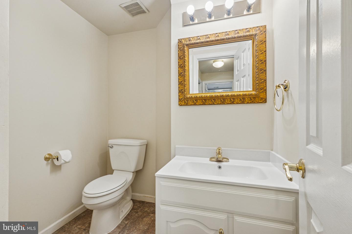 8110 SQUIRREL RUN RD, SPRINGFIELD, Virginia 22152, 3 Bedrooms Bedrooms, ,2 BathroomsBathrooms,Residential,For sale,8110 SQUIRREL RUN RD,VAFX2262722 MLS # VAFX2262722