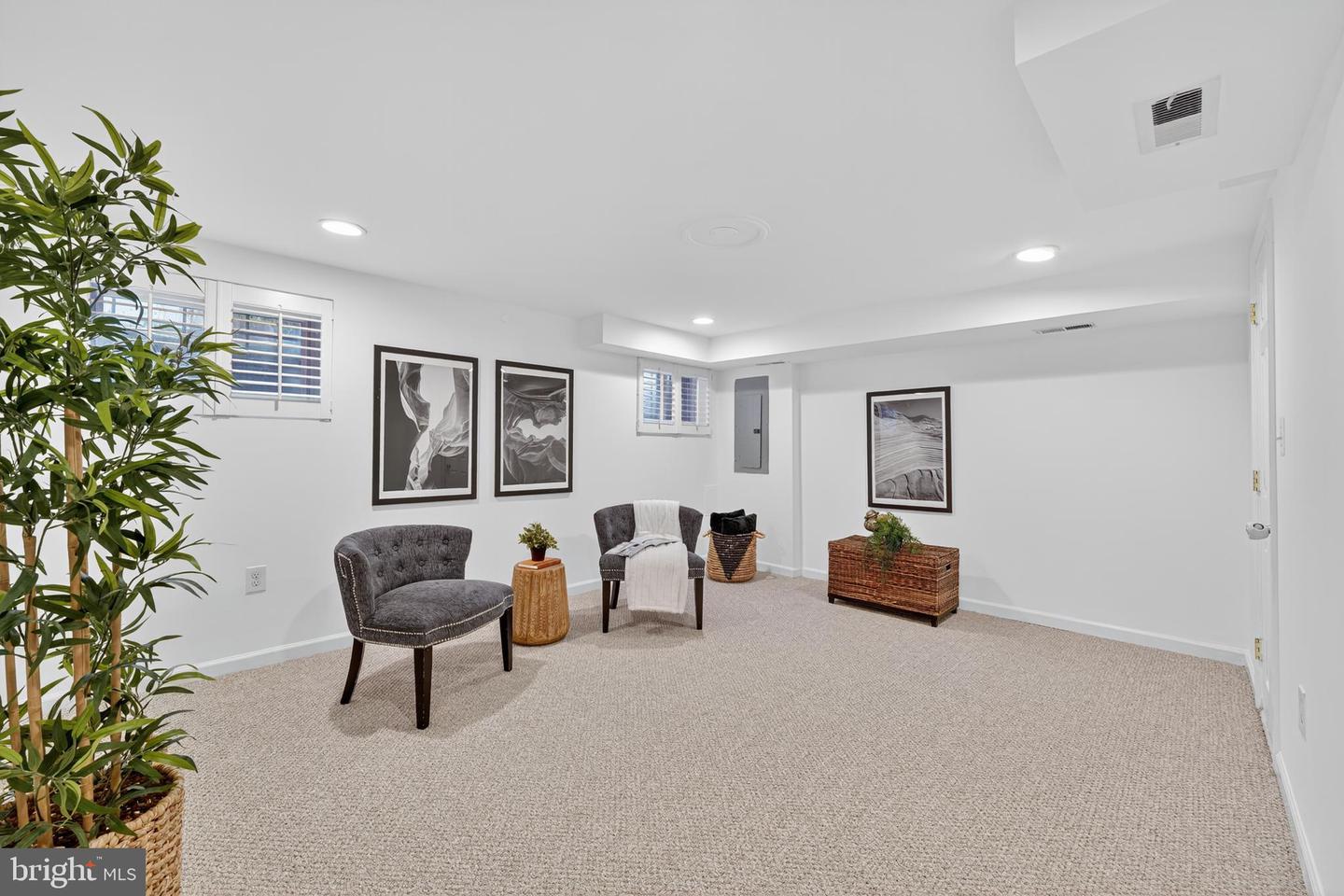 6010 EASTERN AVE NE, WASHINGTON, District Of Columbia 20011, 3 Bedrooms Bedrooms, ,2 BathroomsBathrooms,Residential,For sale,6010 EASTERN AVE NE,DCDC2199580 MLS # DCDC2199580