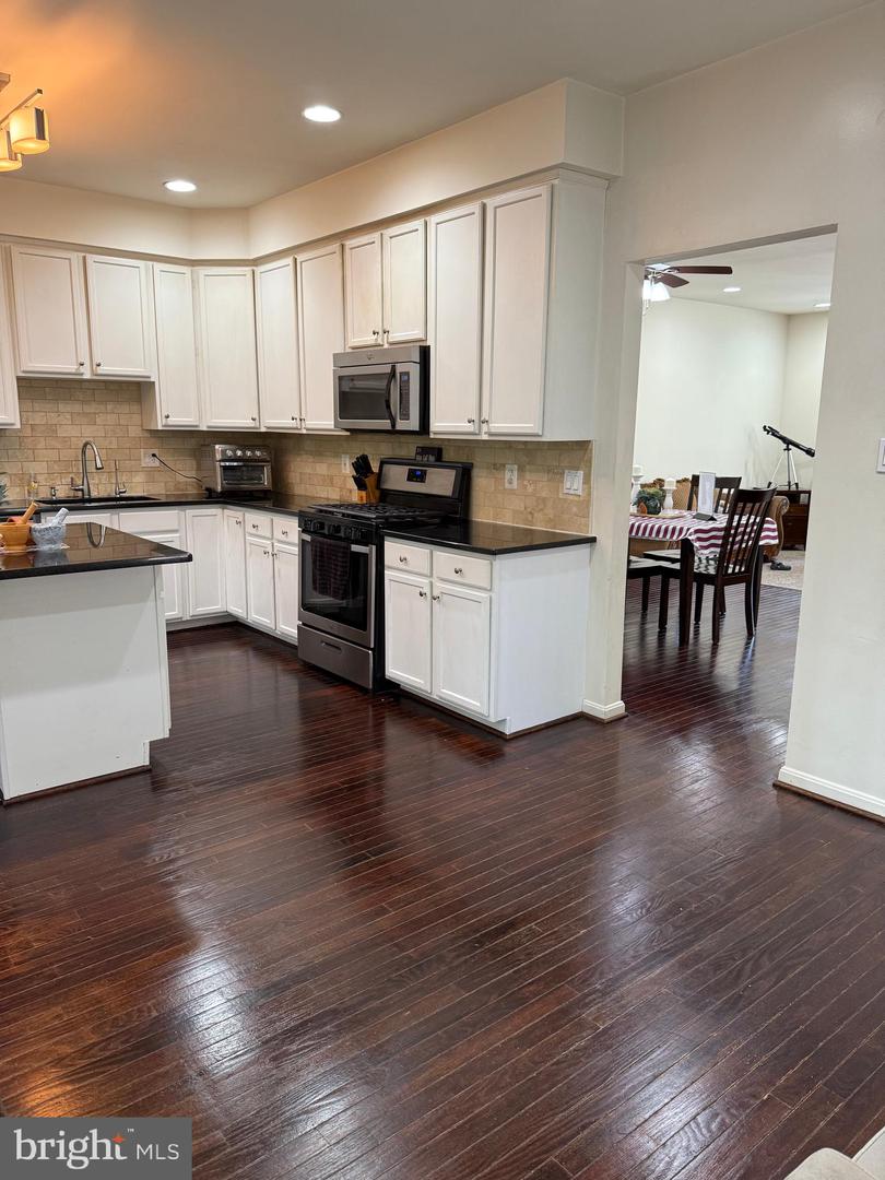 1236 WEATHERSTONE CT, RESTON, Virginia 20194, 3 Bedrooms Bedrooms, ,2 BathroomsBathrooms,Residential,For sale,1236 WEATHERSTONE CT,VAFX2239998 MLS # VAFX2239998
