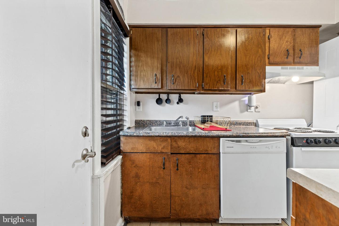 3817 V ST SE, WASHINGTON, District Of Columbia 20020, 2 Bedrooms Bedrooms, ,1 BathroomBathrooms,Residential,For sale,3817 V ST SE,DCDC2202564 MLS # DCDC2202564