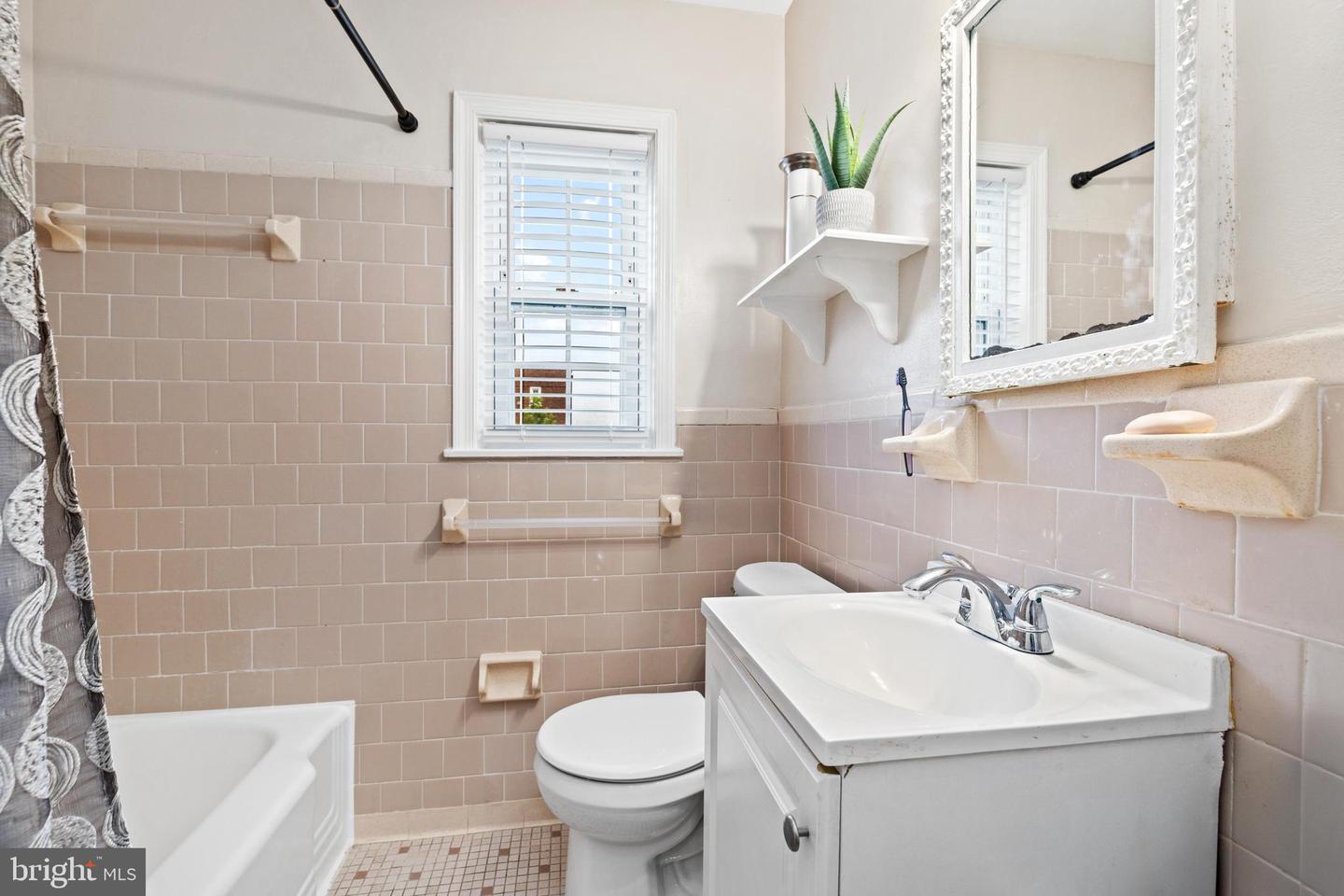 3817 V ST SE, WASHINGTON, District Of Columbia 20020, 2 Bedrooms Bedrooms, ,1 BathroomBathrooms,Residential,For sale,3817 V ST SE,DCDC2202564 MLS # DCDC2202564