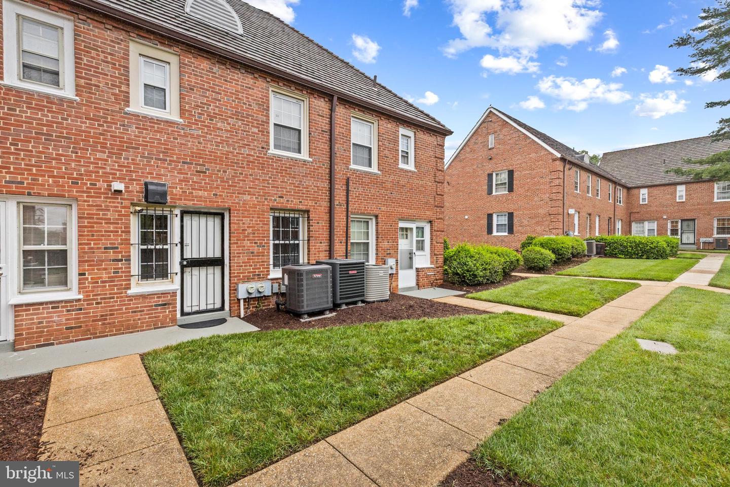 3817 V ST SE, WASHINGTON, District Of Columbia 20020, 2 Bedrooms Bedrooms, ,1 BathroomBathrooms,Residential,For sale,3817 V ST SE,DCDC2202564 MLS # DCDC2202564