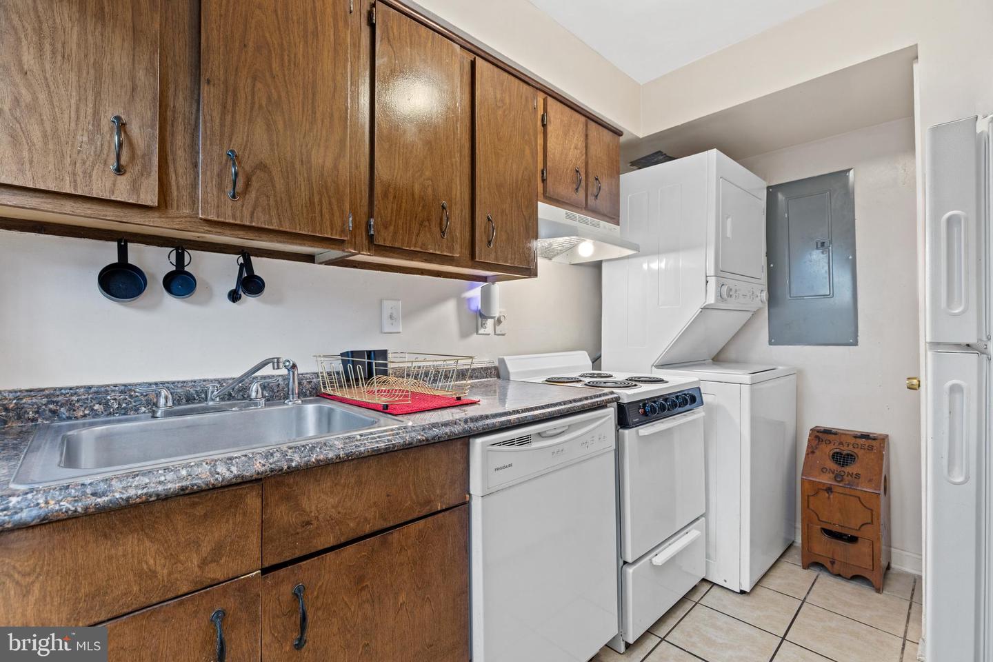 3817 V ST SE, WASHINGTON, District Of Columbia 20020, 2 Bedrooms Bedrooms, ,1 BathroomBathrooms,Residential,For sale,3817 V ST SE,DCDC2202564 MLS # DCDC2202564