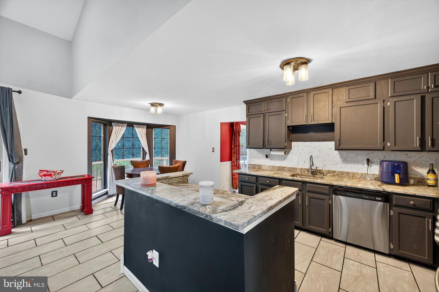 902 OLD RIVER WAY CT, STERLING, Virginia 20164, 3 Bedrooms Bedrooms, ,2 BathroomsBathrooms,Residential,For sale,902 OLD RIVER WAY CT,VALO2100216 MLS # VALO2100216