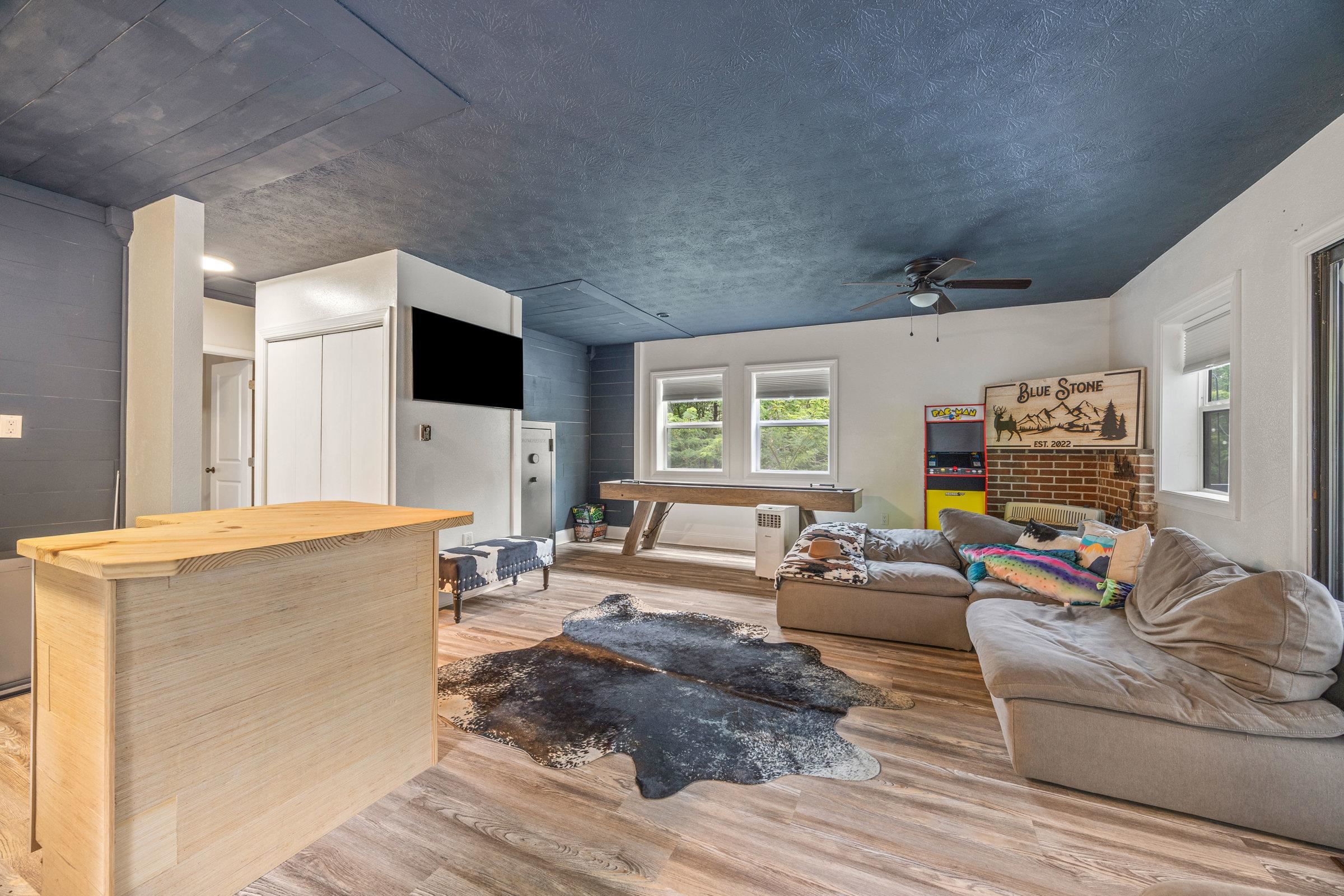 1135 HEPNER RD, MOUNT JACKSON, Virginia 22842, 5 Bedrooms Bedrooms, ,2 BathroomsBathrooms,Residential,1135 HEPNER RD,668105 MLS # 668105