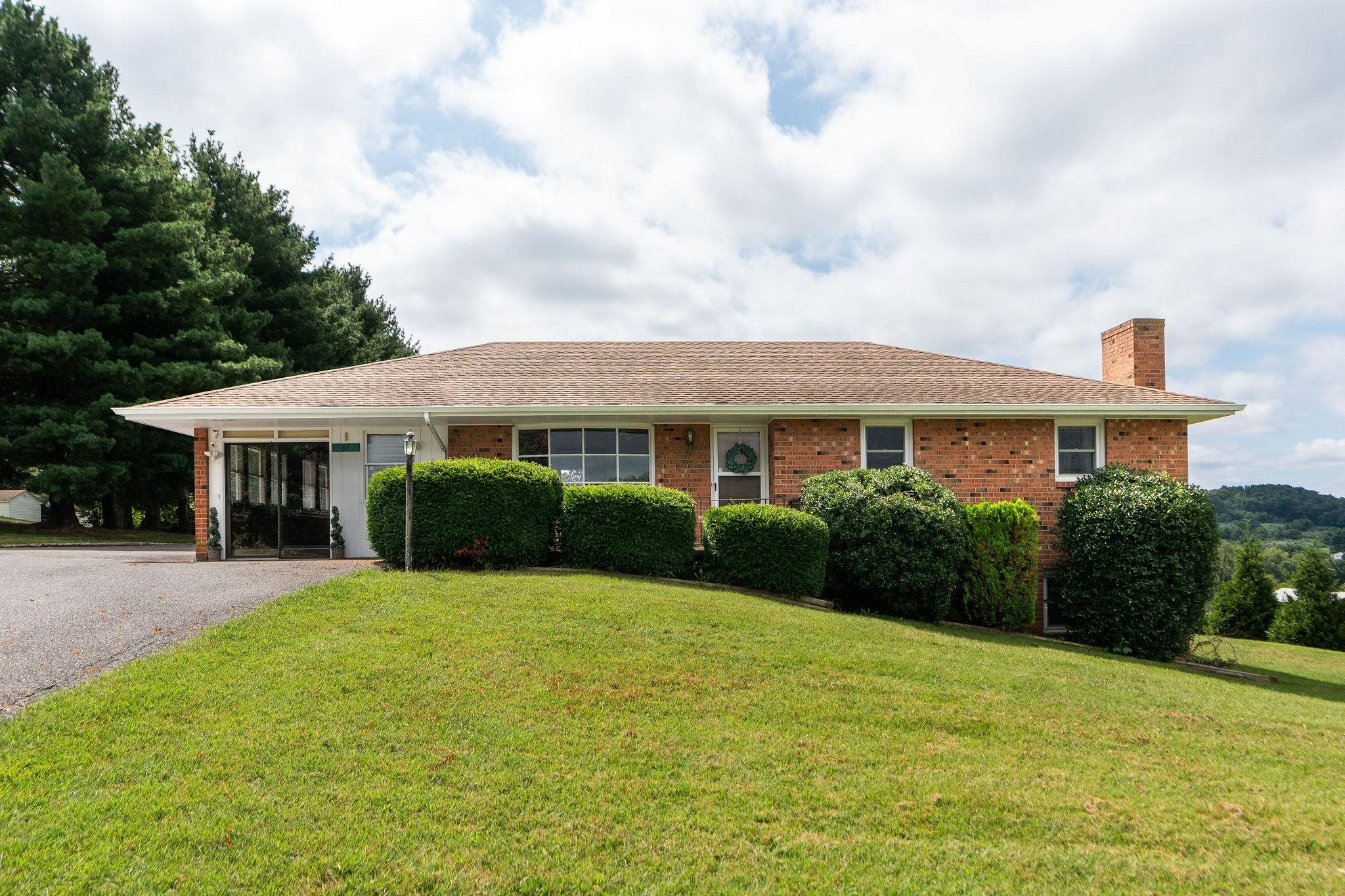 87 INDIAN RIDGE RD, GREENVILLE, Virginia 24440, 3 Bedrooms Bedrooms, ,1 BathroomBathrooms,Residential,87 INDIAN RIDGE RD,668110 MLS # 668110