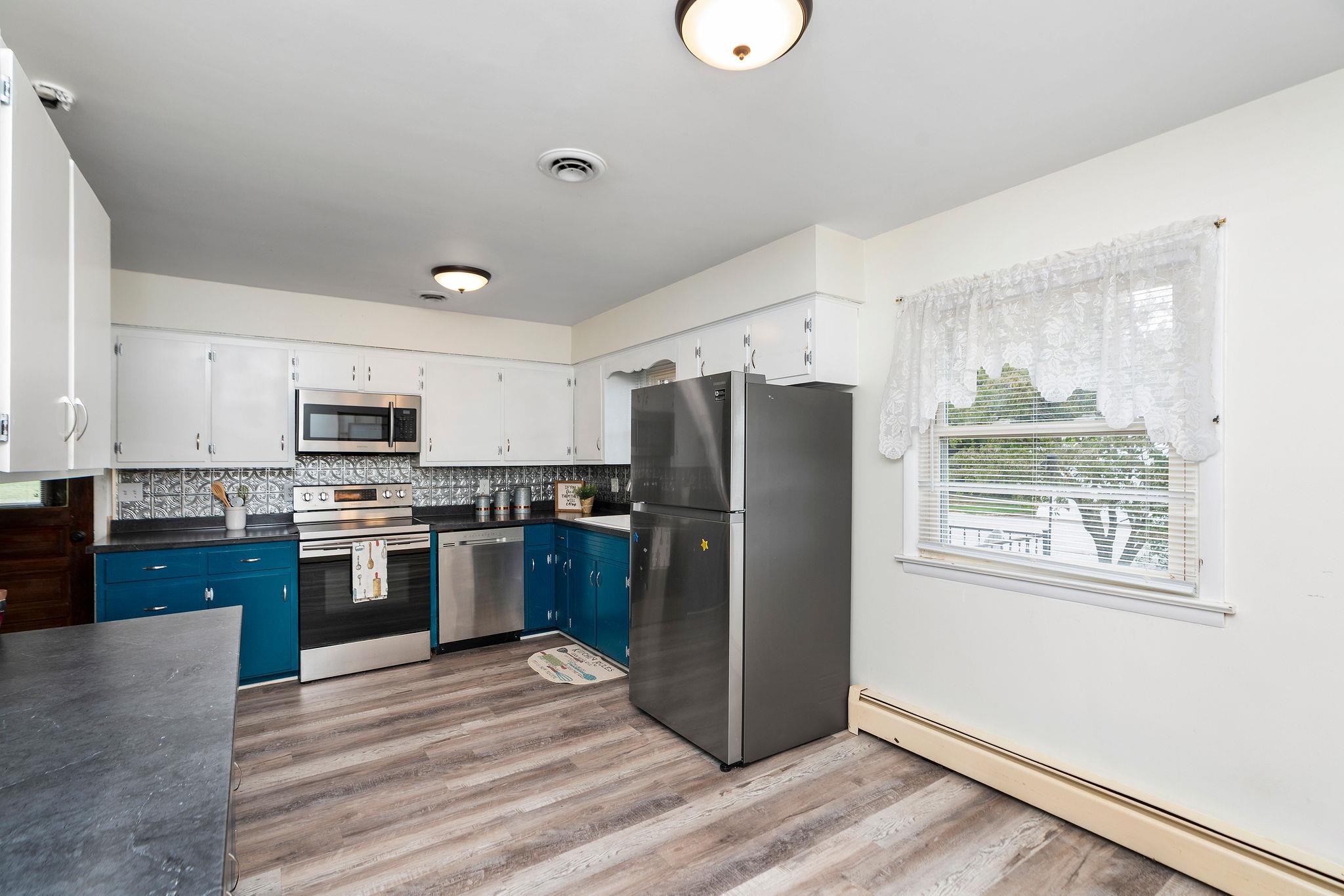 87 INDIAN RIDGE RD, GREENVILLE, Virginia 24440, 3 Bedrooms Bedrooms, ,1 BathroomBathrooms,Residential,87 INDIAN RIDGE RD,668110 MLS # 668110