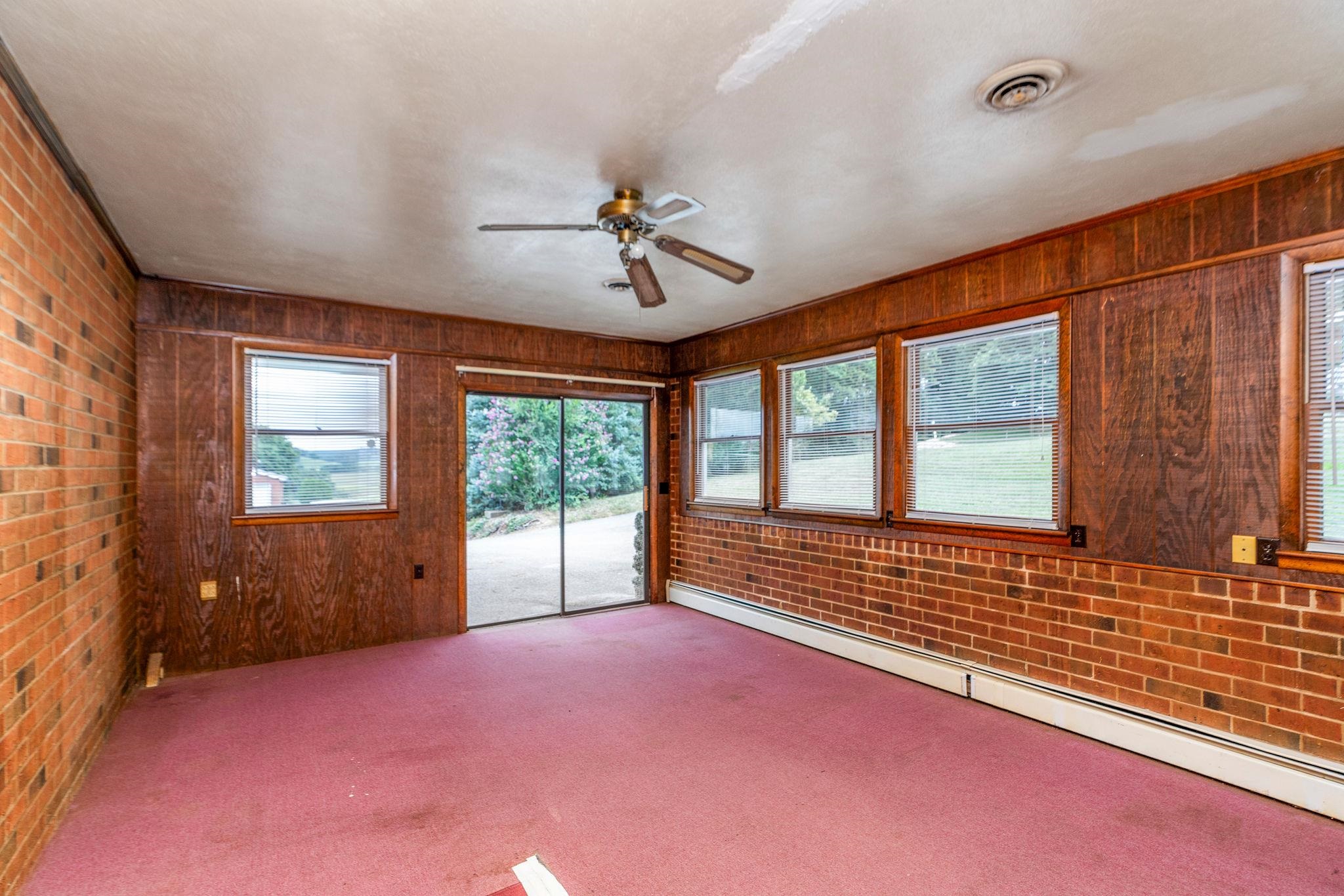 87 INDIAN RIDGE RD, GREENVILLE, Virginia 24440, 3 Bedrooms Bedrooms, ,1 BathroomBathrooms,Residential,87 INDIAN RIDGE RD,668110 MLS # 668110