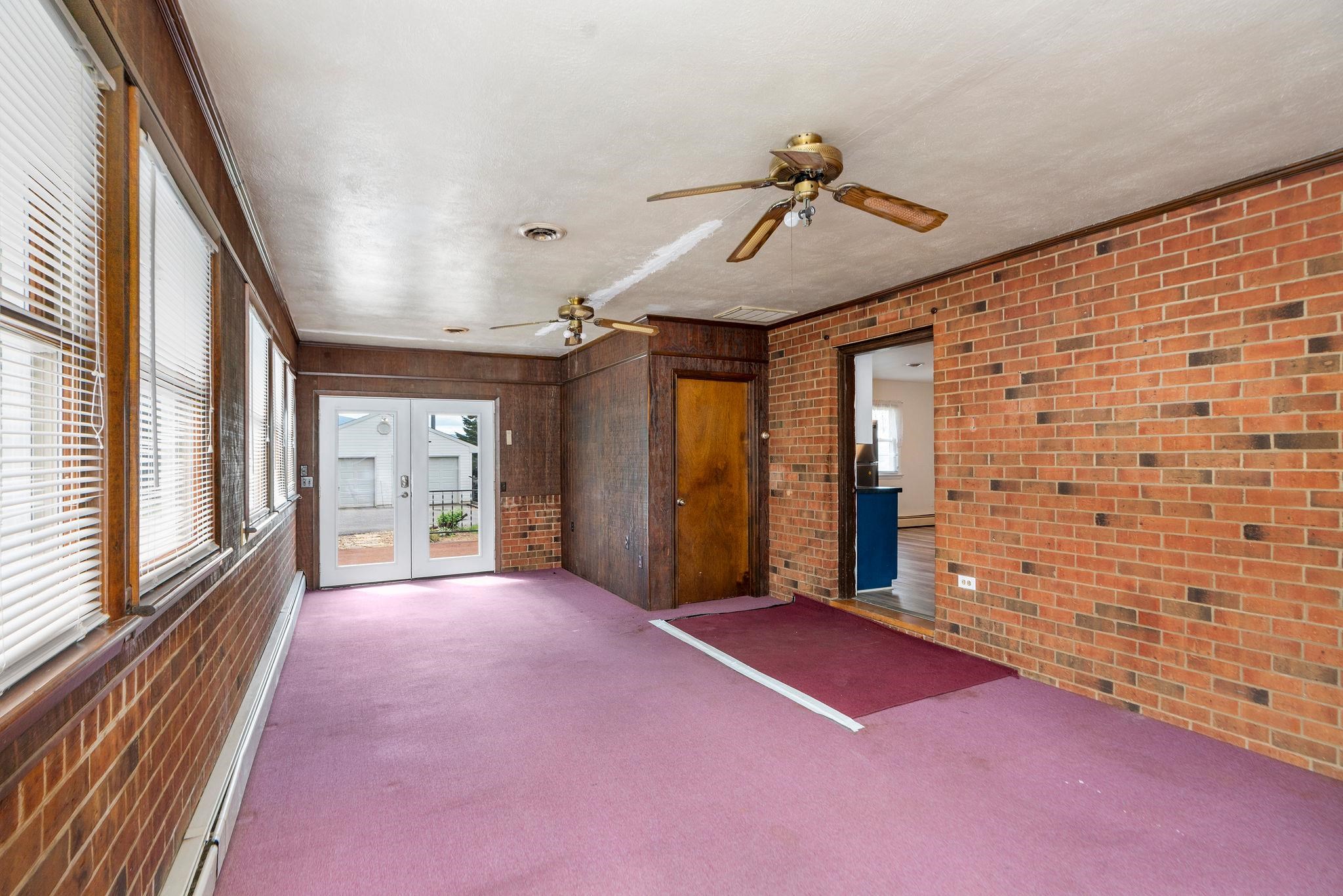 87 INDIAN RIDGE RD, GREENVILLE, Virginia 24440, 3 Bedrooms Bedrooms, ,1 BathroomBathrooms,Residential,87 INDIAN RIDGE RD,668110 MLS # 668110