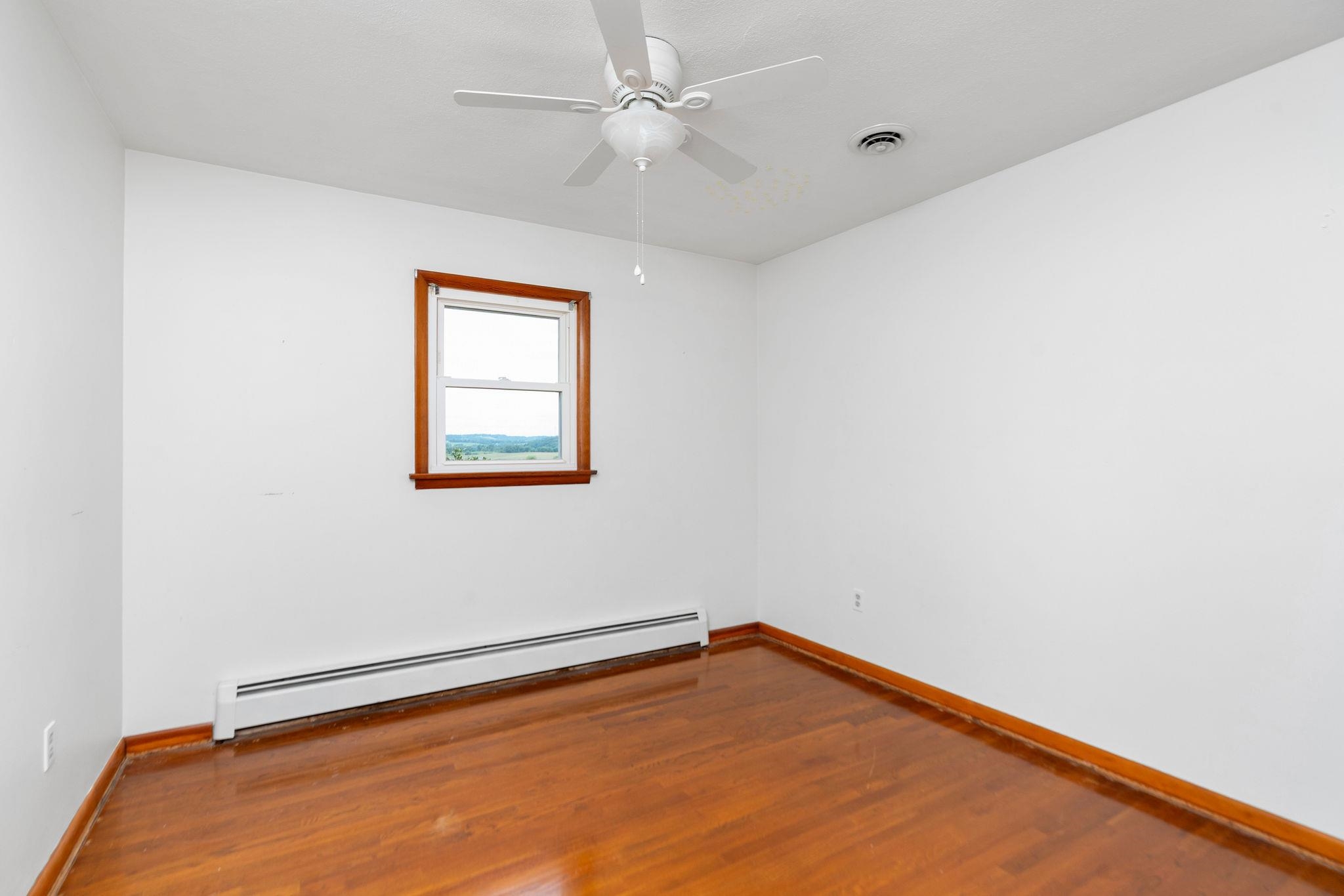 87 INDIAN RIDGE RD, GREENVILLE, Virginia 24440, 3 Bedrooms Bedrooms, ,1 BathroomBathrooms,Residential,87 INDIAN RIDGE RD,668110 MLS # 668110