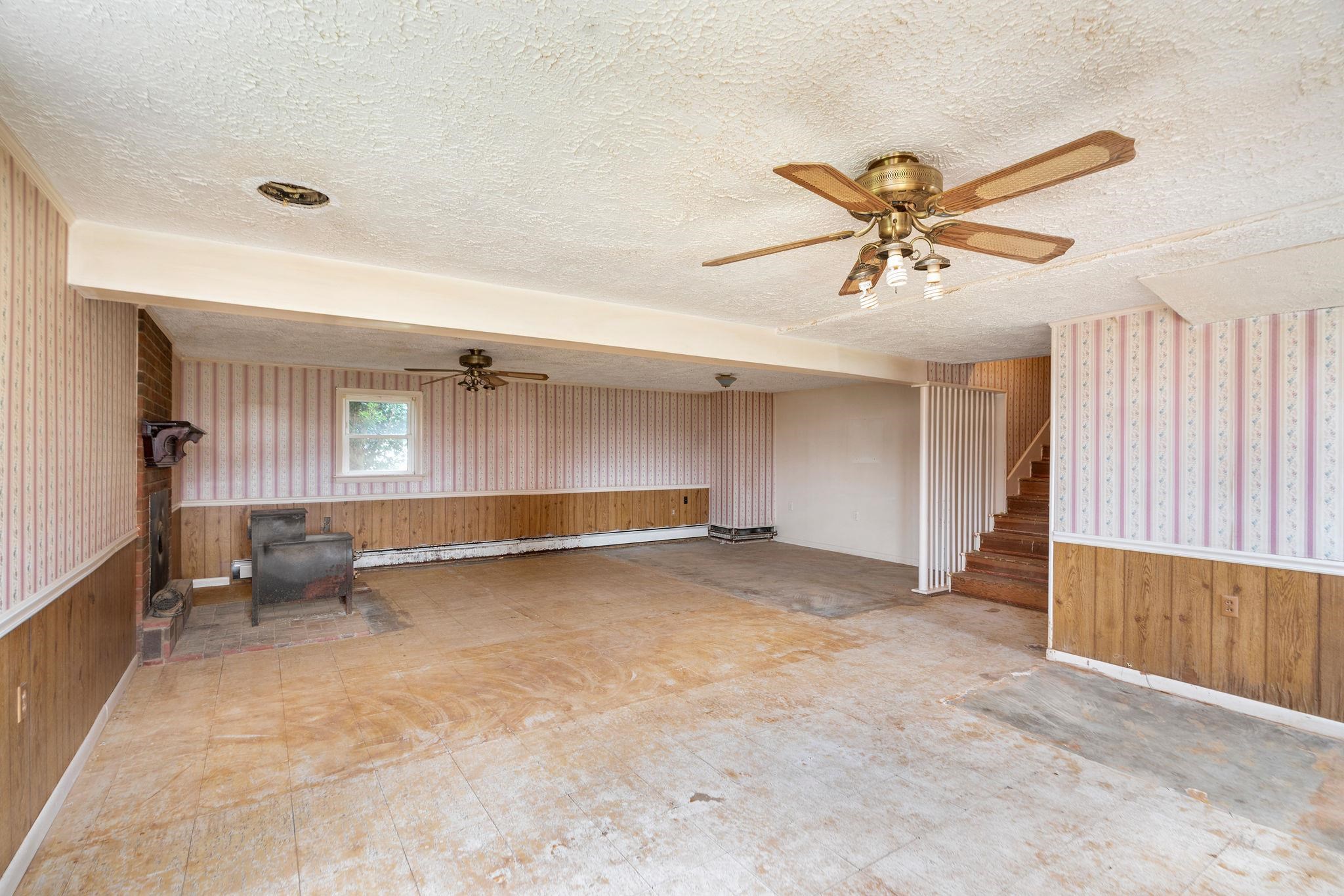 87 INDIAN RIDGE RD, GREENVILLE, Virginia 24440, 3 Bedrooms Bedrooms, ,1 BathroomBathrooms,Residential,87 INDIAN RIDGE RD,668110 MLS # 668110