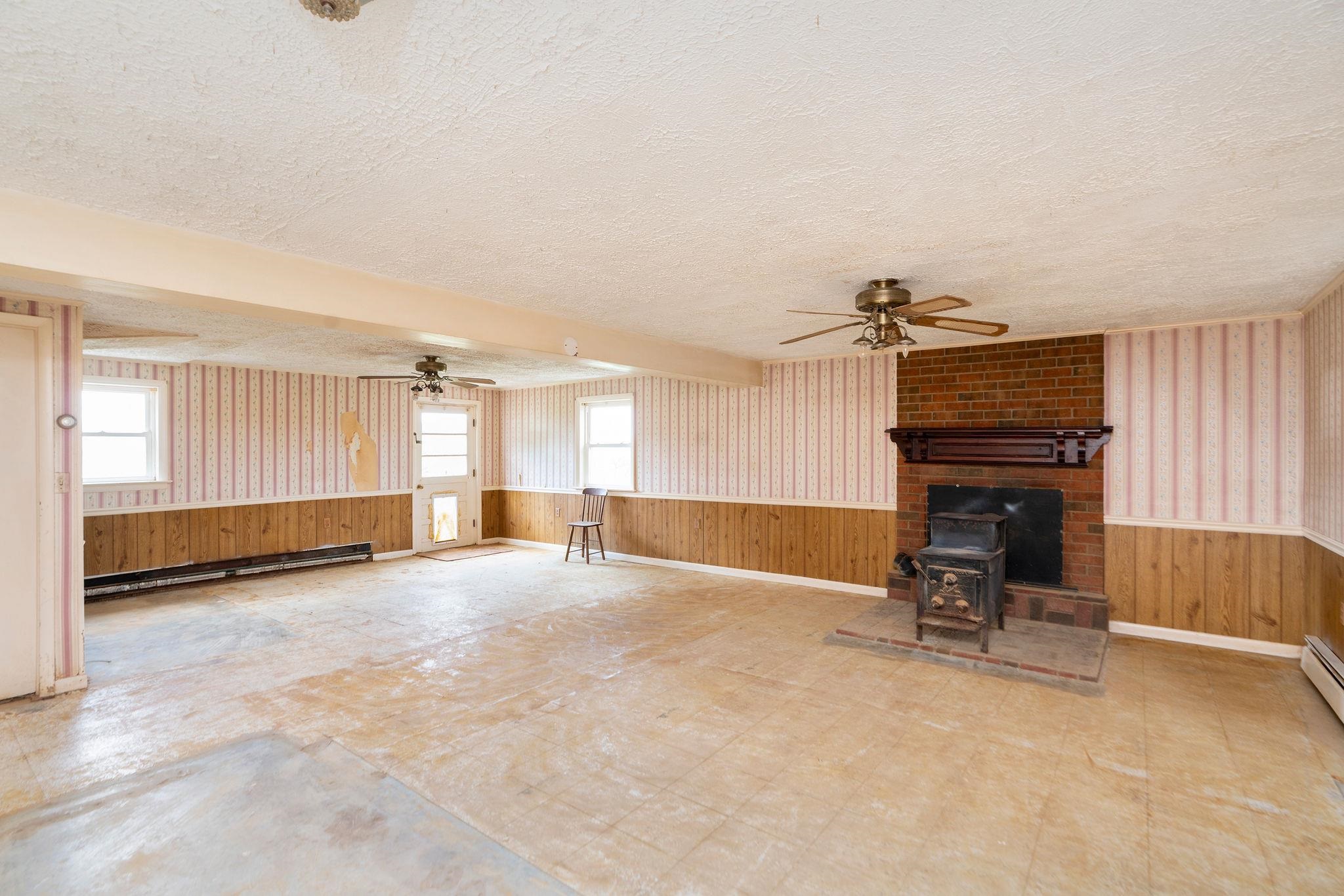 87 INDIAN RIDGE RD, GREENVILLE, Virginia 24440, 3 Bedrooms Bedrooms, ,1 BathroomBathrooms,Residential,87 INDIAN RIDGE RD,668110 MLS # 668110