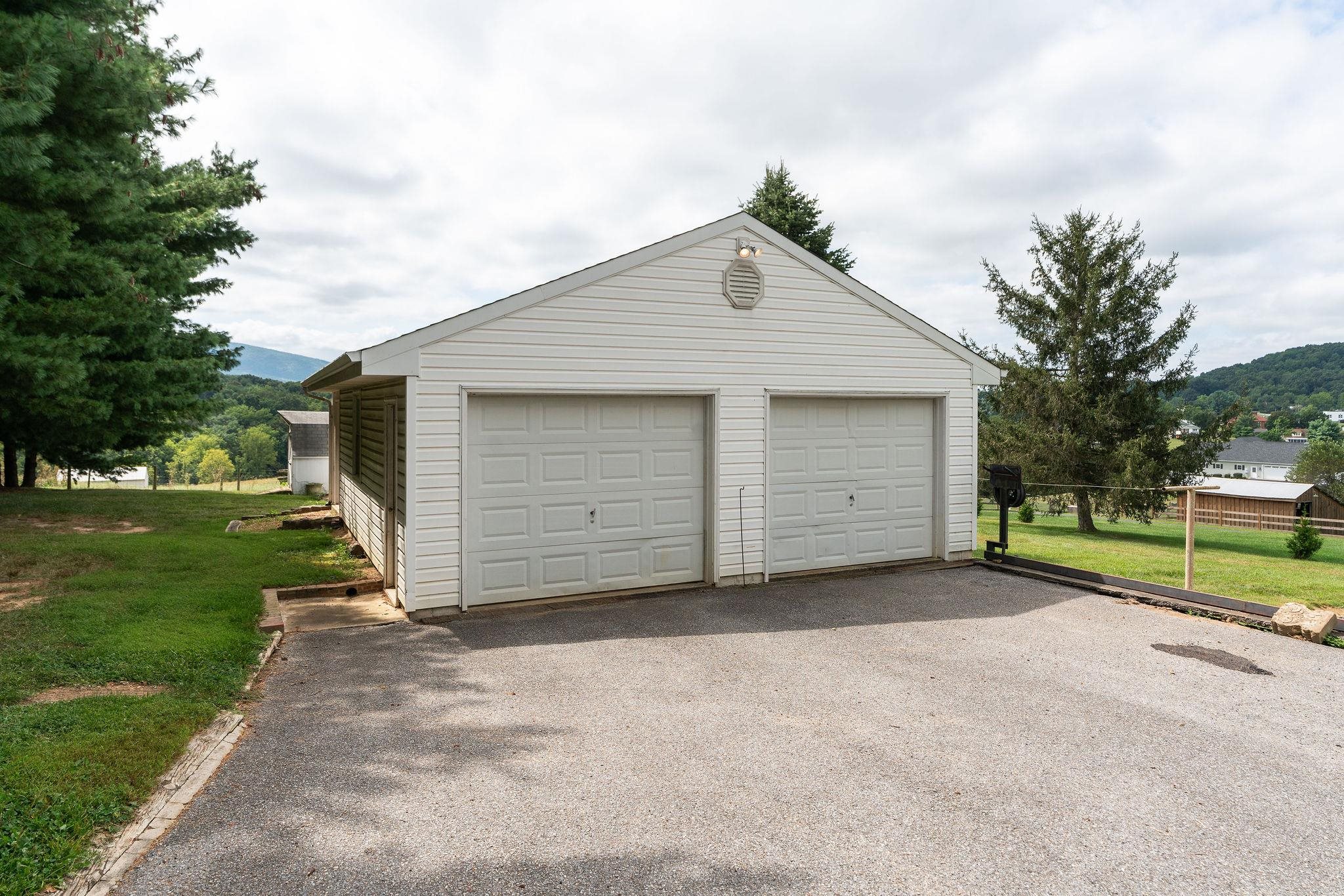 87 INDIAN RIDGE RD, GREENVILLE, Virginia 24440, 3 Bedrooms Bedrooms, ,1 BathroomBathrooms,Residential,87 INDIAN RIDGE RD,668110 MLS # 668110