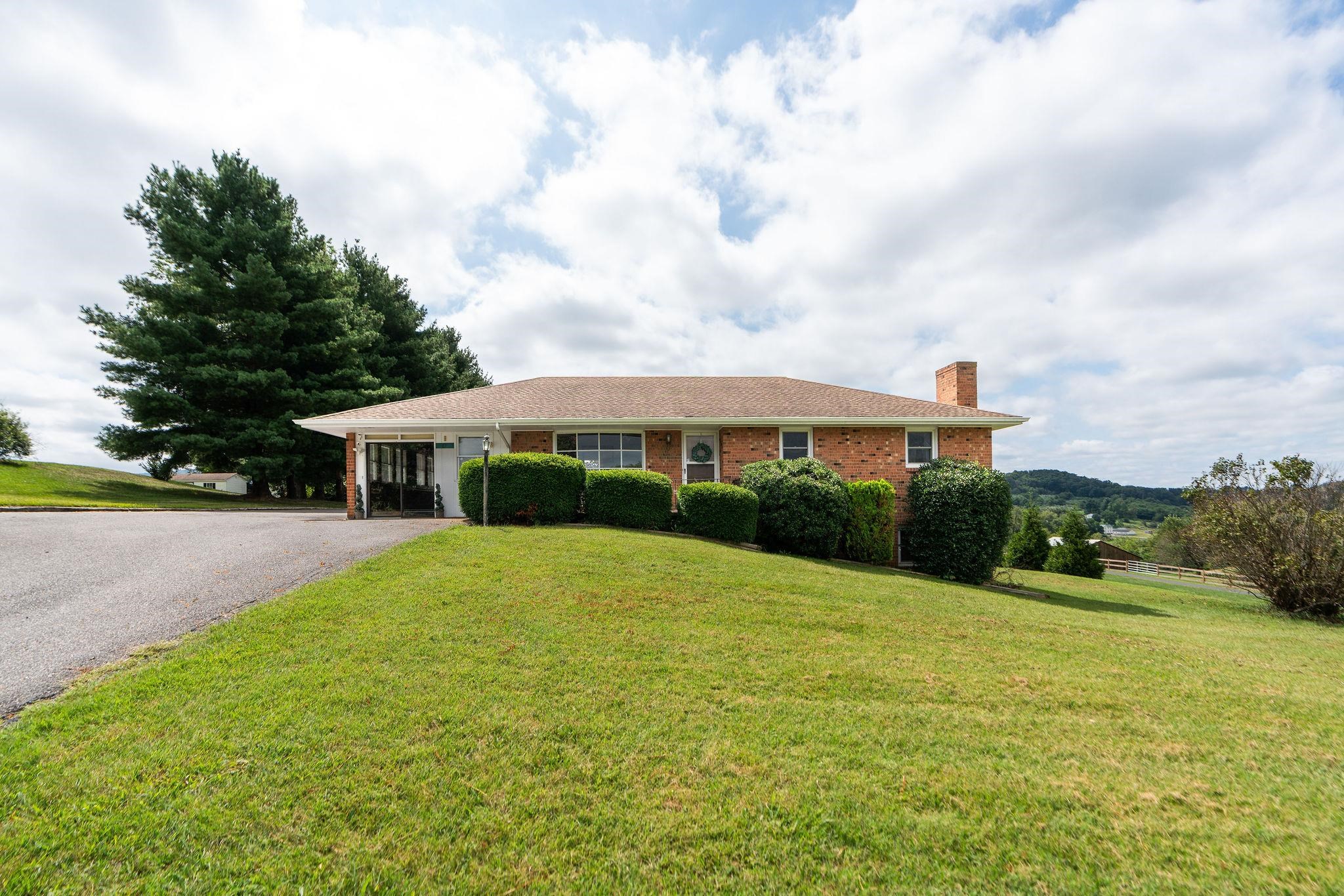 87 INDIAN RIDGE RD, GREENVILLE, Virginia 24440, 3 Bedrooms Bedrooms, ,1 BathroomBathrooms,Residential,87 INDIAN RIDGE RD,668110 MLS # 668110
