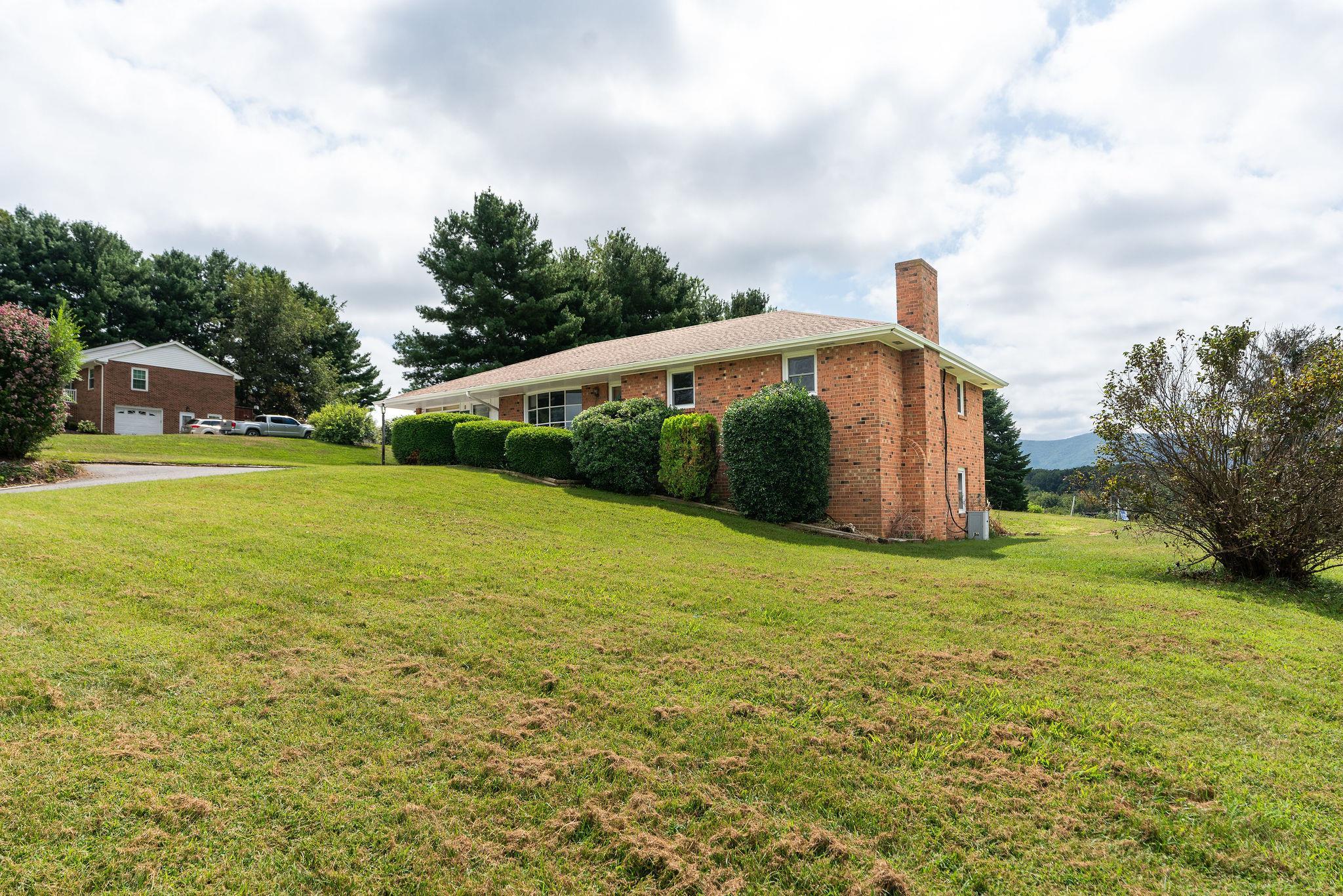 87 INDIAN RIDGE RD, GREENVILLE, Virginia 24440, 3 Bedrooms Bedrooms, ,1 BathroomBathrooms,Residential,87 INDIAN RIDGE RD,668110 MLS # 668110