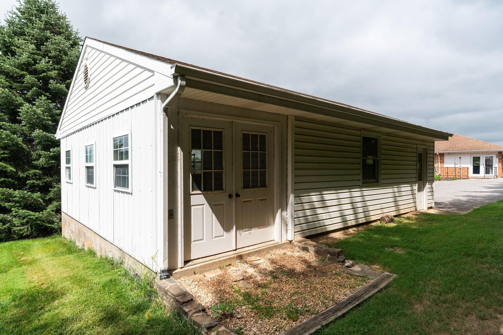 87 INDIAN RIDGE RD, GREENVILLE, Virginia 24440, 3 Bedrooms Bedrooms, ,1 BathroomBathrooms,Residential,87 INDIAN RIDGE RD,668110 MLS # 668110