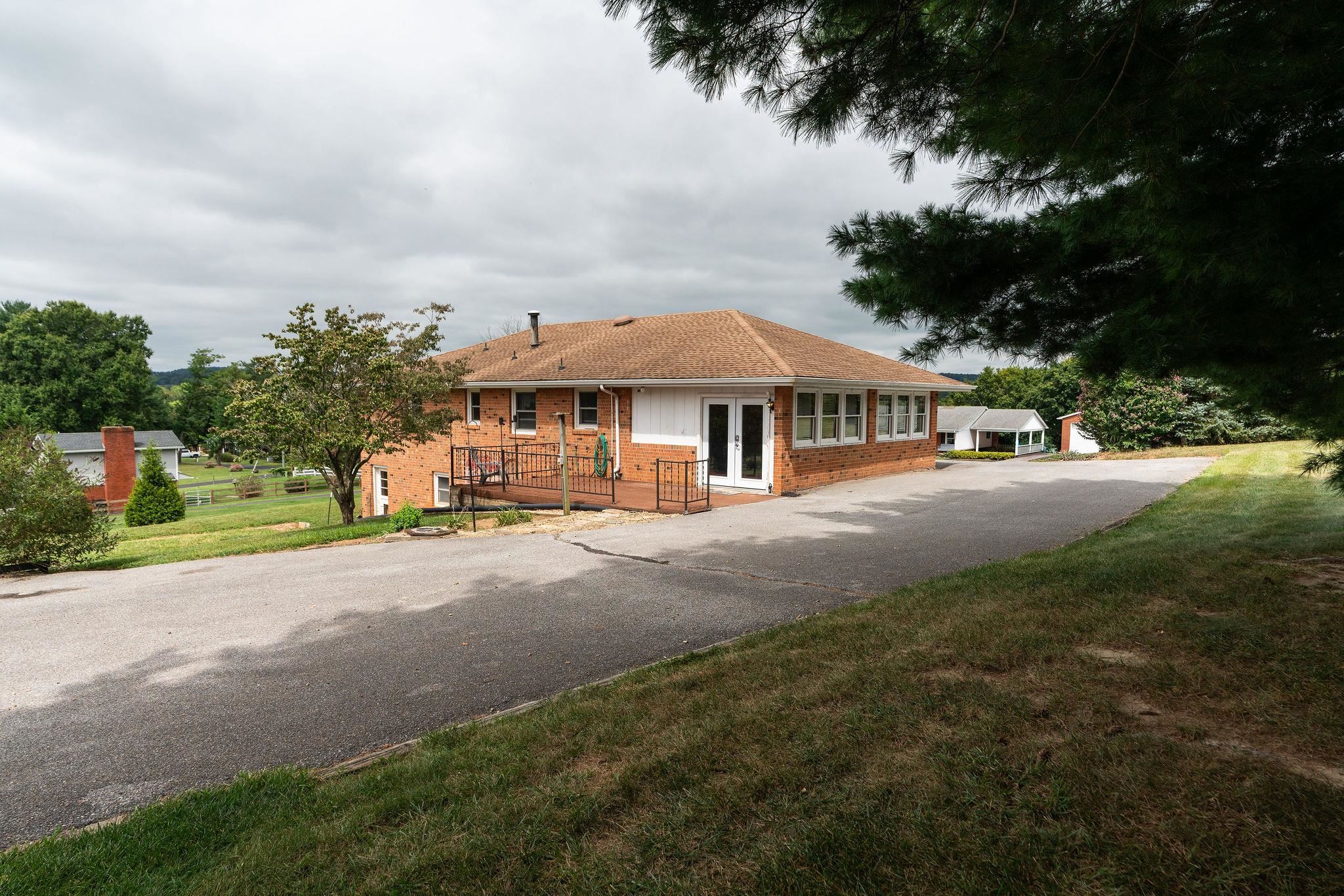 87 INDIAN RIDGE RD, GREENVILLE, Virginia 24440, 3 Bedrooms Bedrooms, ,1 BathroomBathrooms,Residential,87 INDIAN RIDGE RD,668110 MLS # 668110
