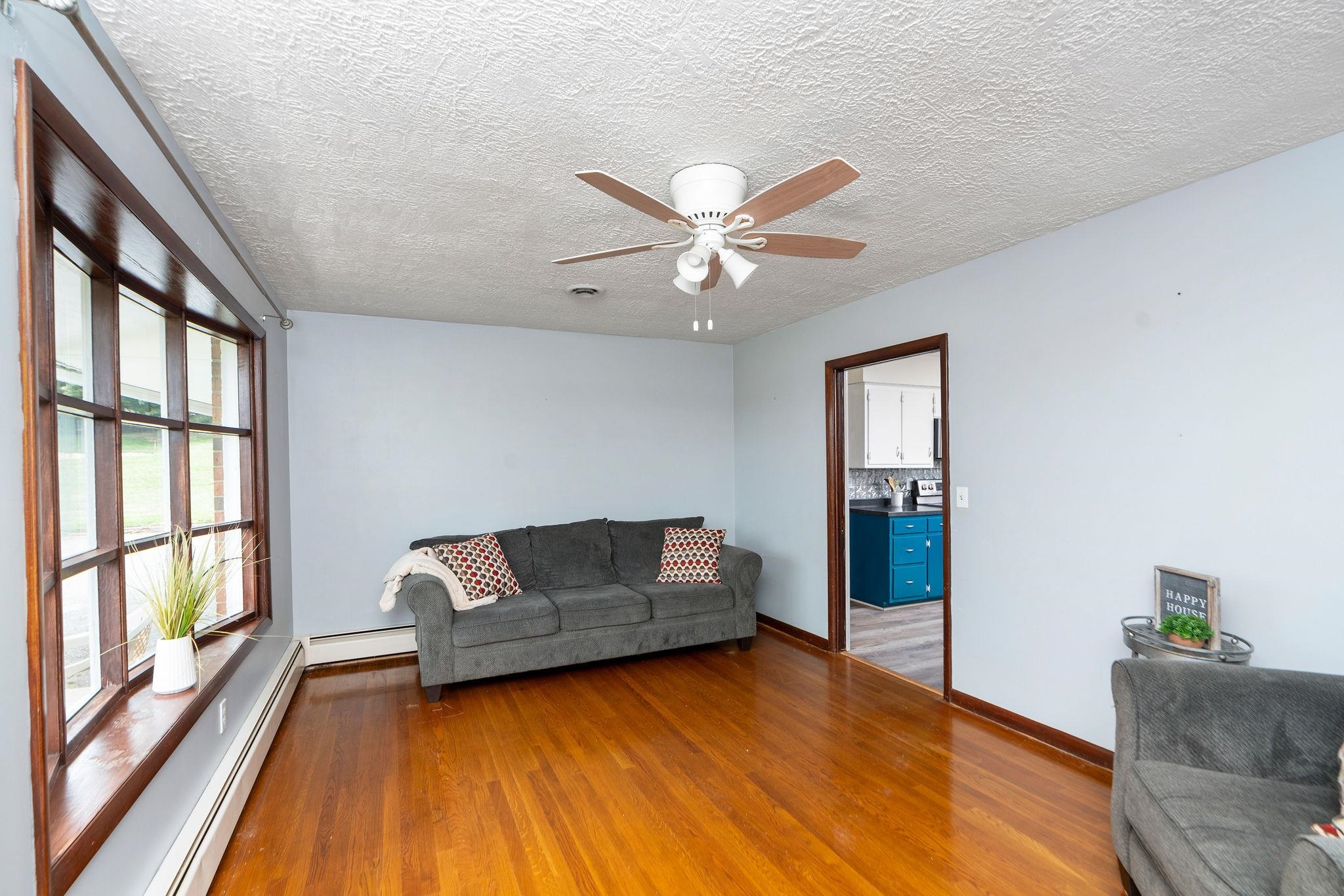 87 INDIAN RIDGE RD, GREENVILLE, Virginia 24440, 3 Bedrooms Bedrooms, ,1 BathroomBathrooms,Residential,87 INDIAN RIDGE RD,668110 MLS # 668110