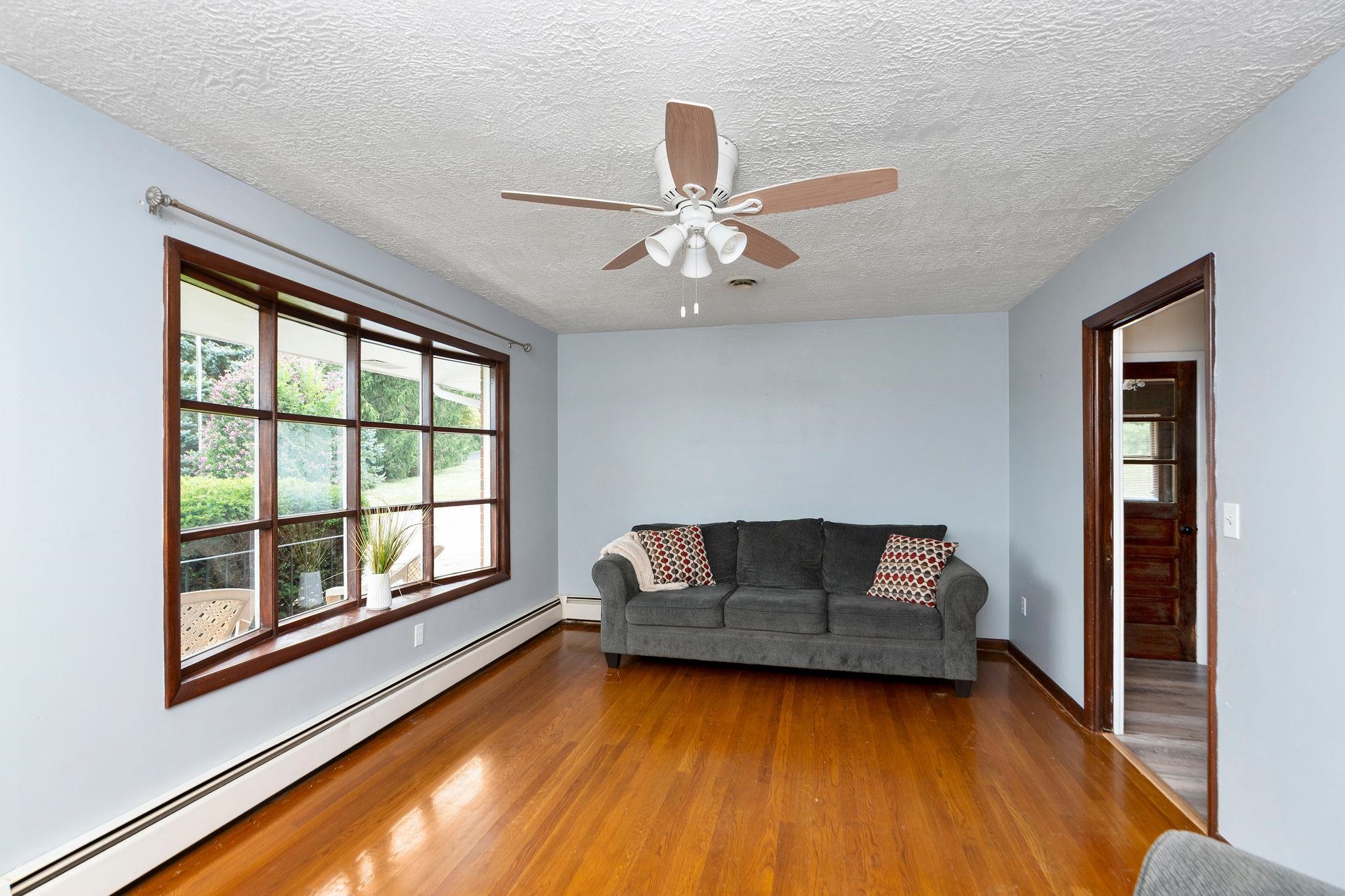 87 INDIAN RIDGE RD, GREENVILLE, Virginia 24440, 3 Bedrooms Bedrooms, ,1 BathroomBathrooms,Residential,87 INDIAN RIDGE RD,668110 MLS # 668110
