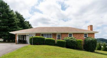 87 INDIAN RIDGE RD, GREENVILLE, Virginia 24440, 3 Bedrooms Bedrooms, ,1 BathroomBathrooms,Residential,87 INDIAN RIDGE RD,668110 MLS # 668110
