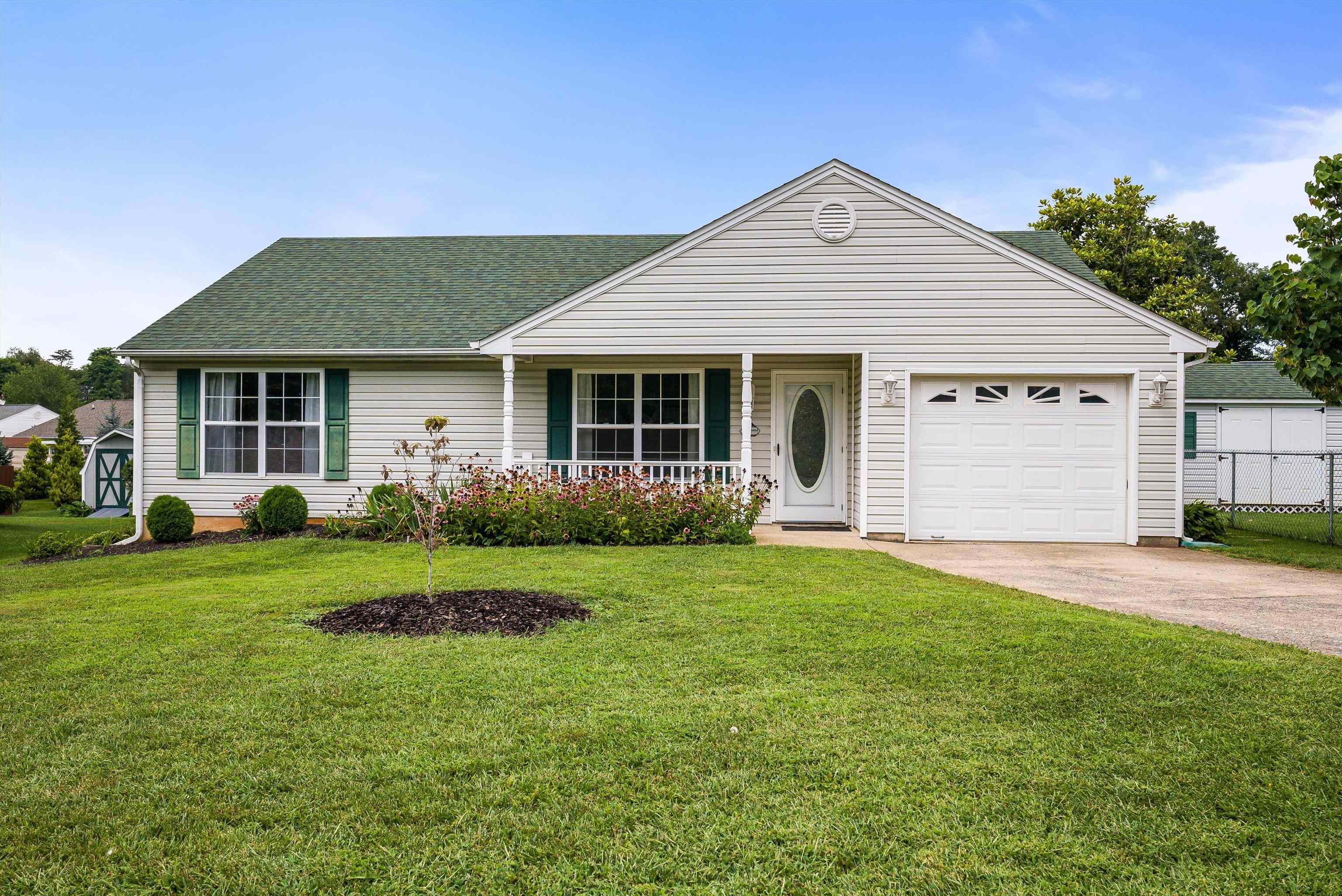 305 LANCELOT LN, STAUNTON, Virginia 24401, 3 Bedrooms Bedrooms, ,2 BathroomsBathrooms,Residential,305 LANCELOT LN,668113 MLS # 668113