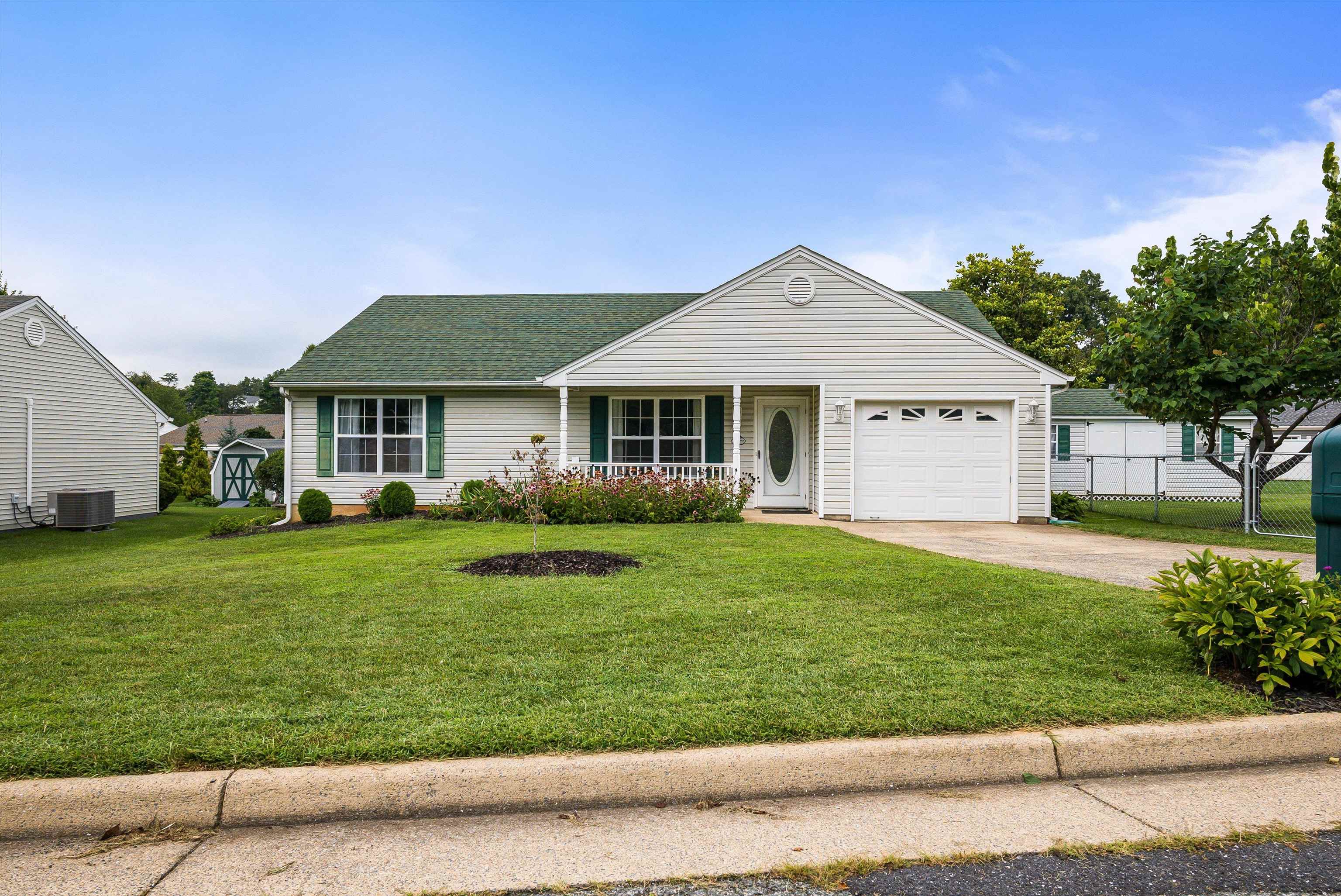 305 LANCELOT LN, STAUNTON, Virginia 24401, 3 Bedrooms Bedrooms, ,2 BathroomsBathrooms,Residential,305 LANCELOT LN,668113 MLS # 668113
