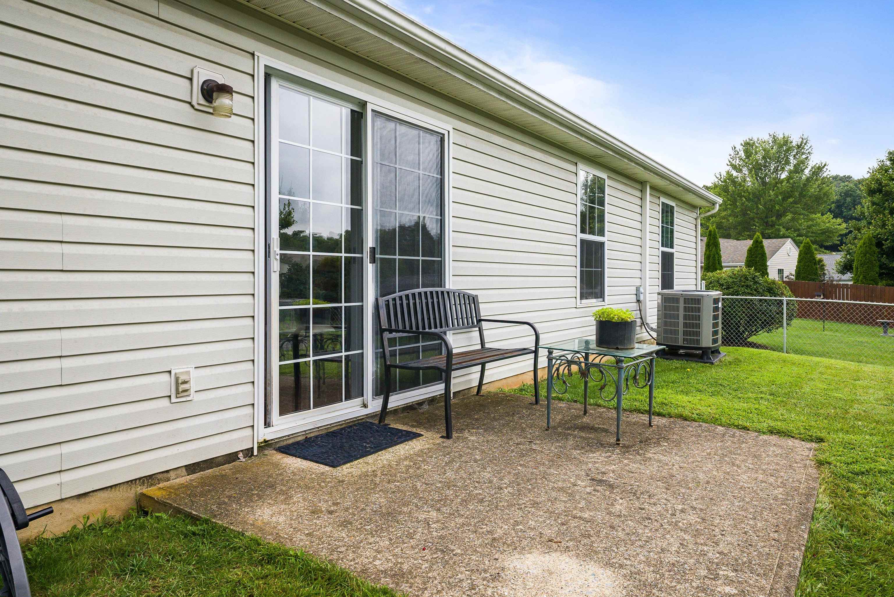305 LANCELOT LN, STAUNTON, Virginia 24401, 3 Bedrooms Bedrooms, ,2 BathroomsBathrooms,Residential,305 LANCELOT LN,668113 MLS # 668113