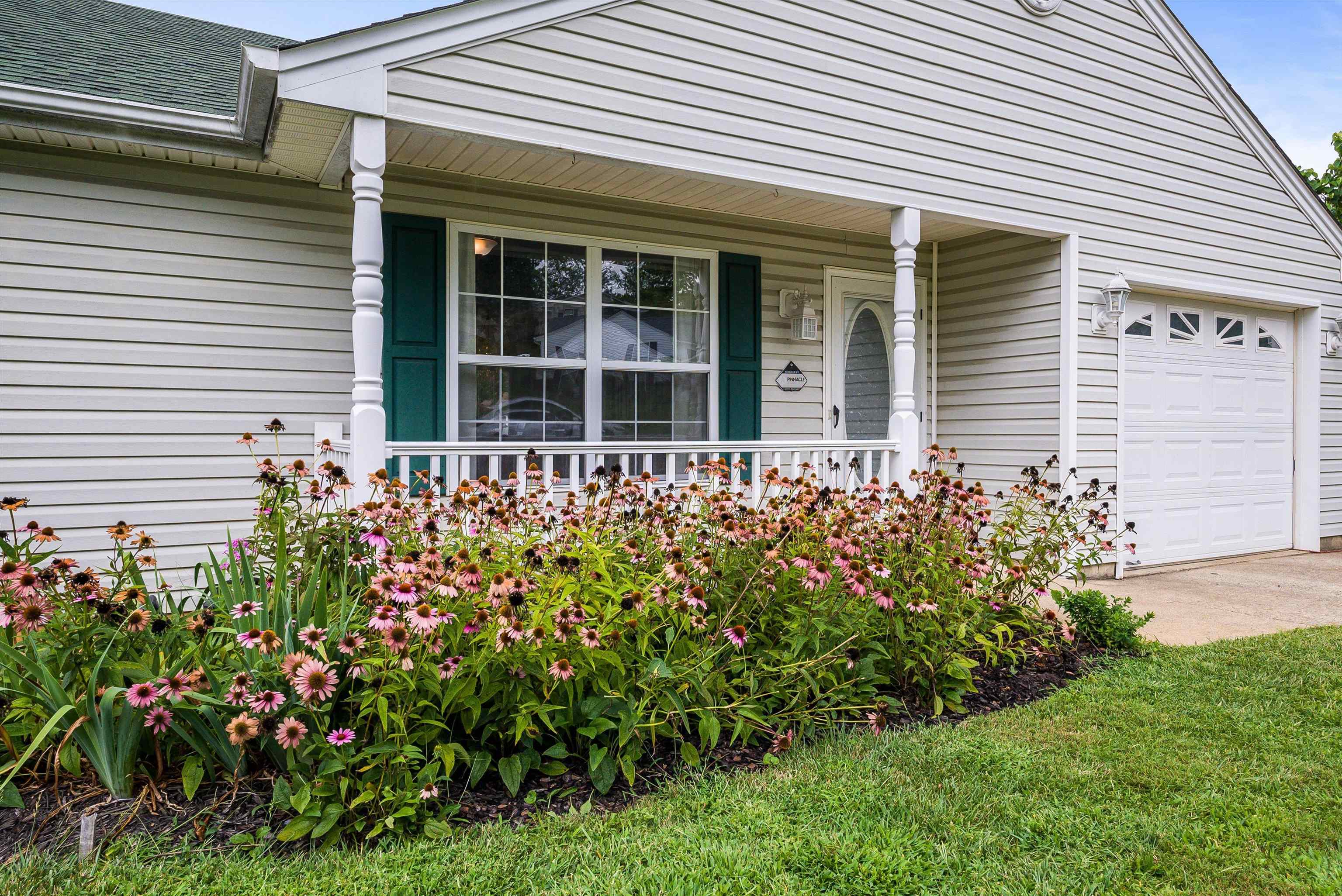 305 LANCELOT LN, STAUNTON, Virginia 24401, 3 Bedrooms Bedrooms, ,2 BathroomsBathrooms,Residential,305 LANCELOT LN,668113 MLS # 668113