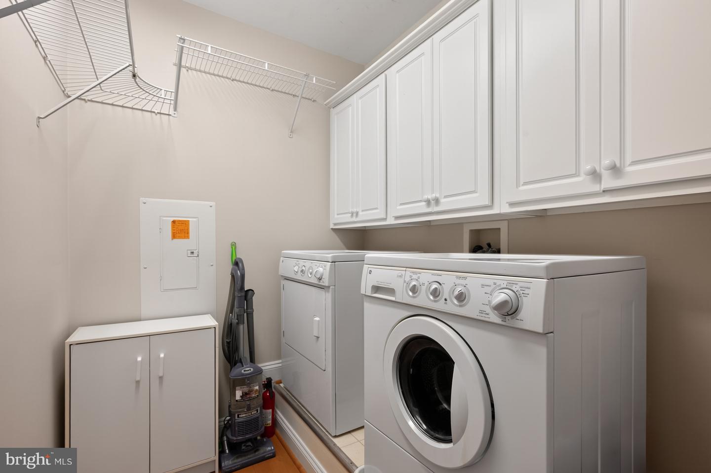 7880 ROLLING WOODS CT #204, SPRINGFIELD, Virginia 22152, 2 Bedrooms Bedrooms, 7 Rooms Rooms,2 BathroomsBathrooms,Residential,For sale,7880 ROLLING WOODS CT #204,VAFX2259570 MLS # VAFX2259570