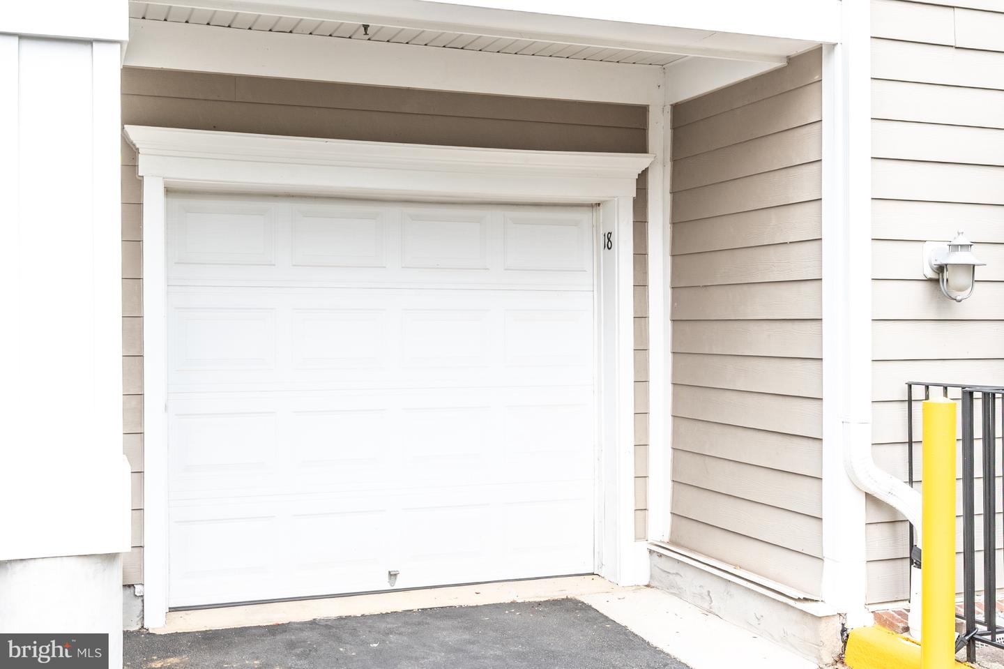 7880 ROLLING WOODS CT #204, SPRINGFIELD, Virginia 22152, 2 Bedrooms Bedrooms, 7 Rooms Rooms,2 BathroomsBathrooms,Residential,For sale,7880 ROLLING WOODS CT #204,VAFX2259570 MLS # VAFX2259570