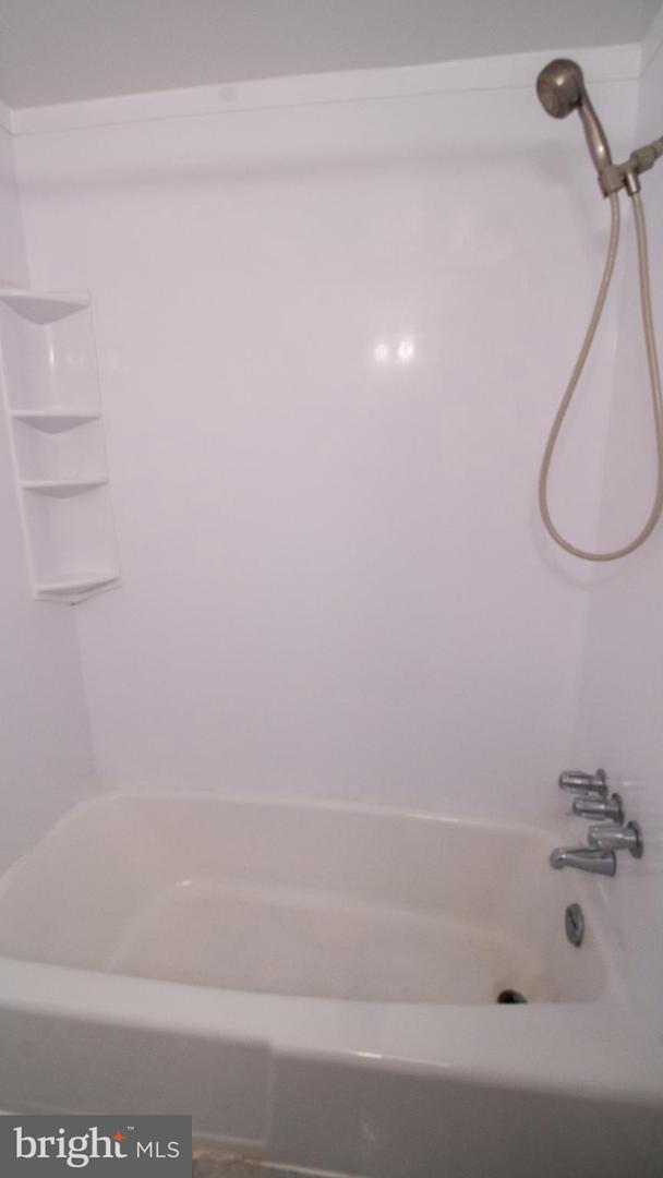5340 HOLMES RUN PKWY #1003, ALEXANDRIA, Virginia 22304, 1 Bedroom Bedrooms, ,1 BathroomBathrooms,Residential,For sale,5340 HOLMES RUN PKWY #1003,VAAX2048260 MLS # VAAX2048260
