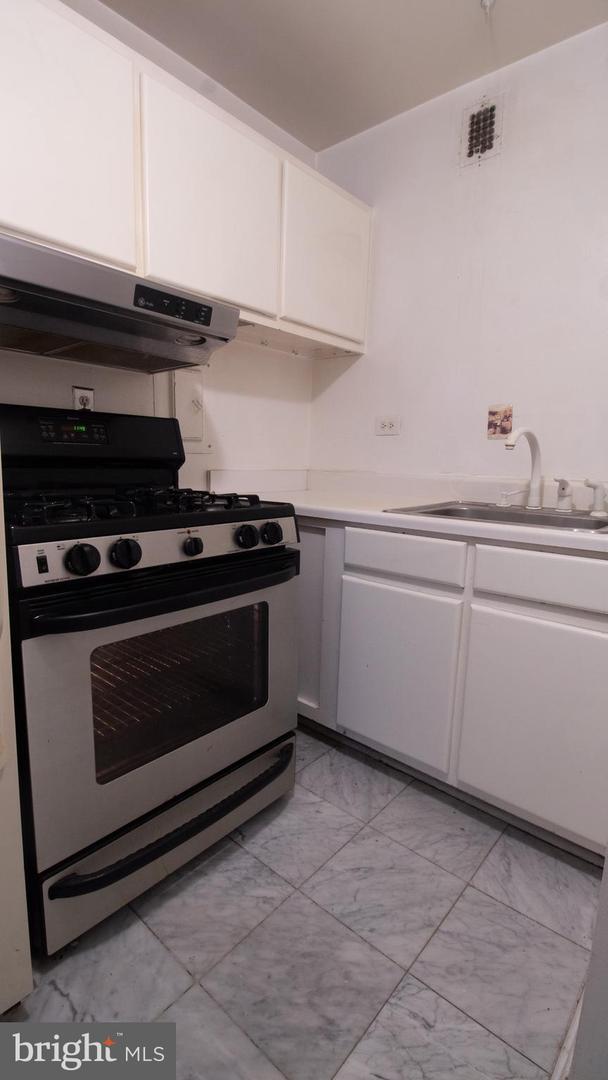 5340 HOLMES RUN PKWY #1003, ALEXANDRIA, Virginia 22304, 1 Bedroom Bedrooms, ,1 BathroomBathrooms,Residential,For sale,5340 HOLMES RUN PKWY #1003,VAAX2048260 MLS # VAAX2048260