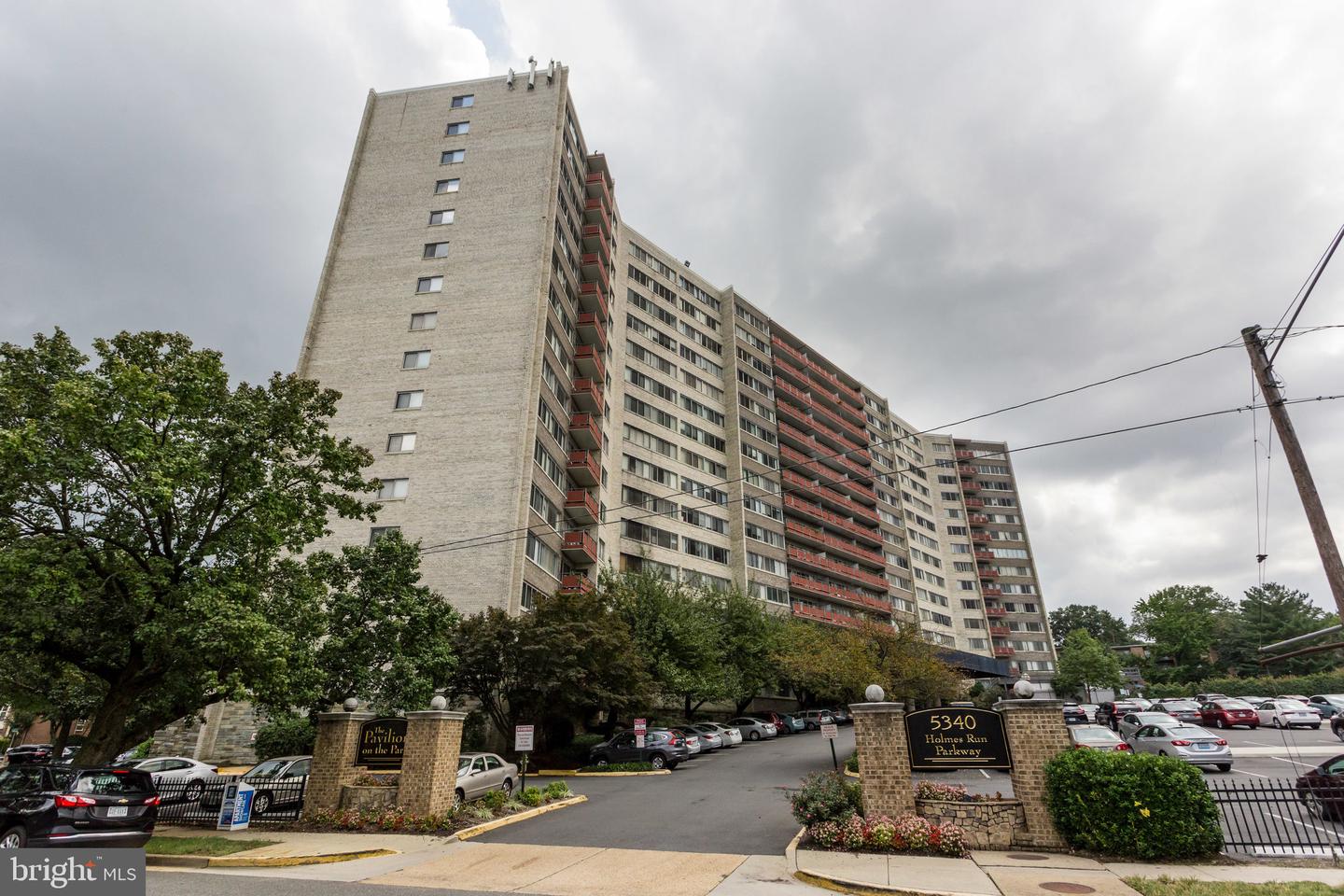 5340 HOLMES RUN PKWY #1003, ALEXANDRIA, Virginia 22304, 1 Bedroom Bedrooms, ,1 BathroomBathrooms,Residential,For sale,5340 HOLMES RUN PKWY #1003,VAAX2048260 MLS # VAAX2048260