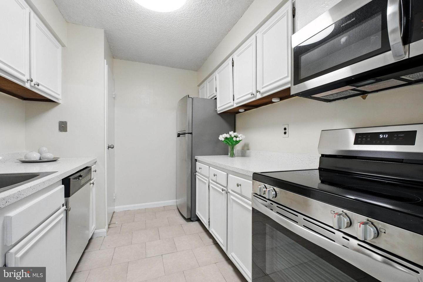 5300 HOLMES RUN PKWY #1210, ALEXANDRIA, Virginia 22304, 1 Bedroom Bedrooms, 2 Rooms Rooms,1 BathroomBathrooms,Residential,For sale,5300 HOLMES RUN PKWY #1210,VAAX2048396 MLS # VAAX2048396