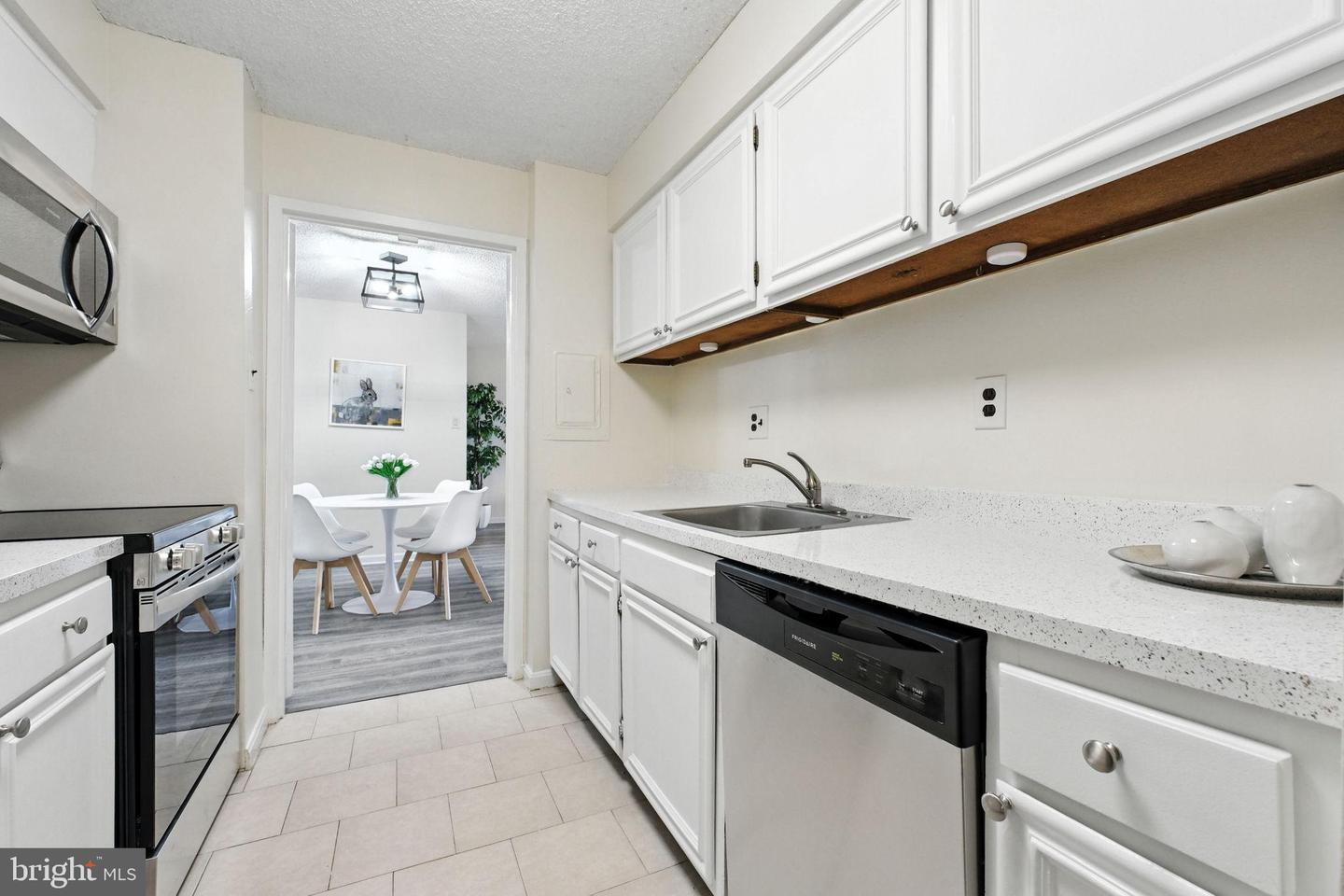 5300 HOLMES RUN PKWY #1210, ALEXANDRIA, Virginia 22304, 1 Bedroom Bedrooms, 2 Rooms Rooms,1 BathroomBathrooms,Residential,For sale,5300 HOLMES RUN PKWY #1210,VAAX2048396 MLS # VAAX2048396